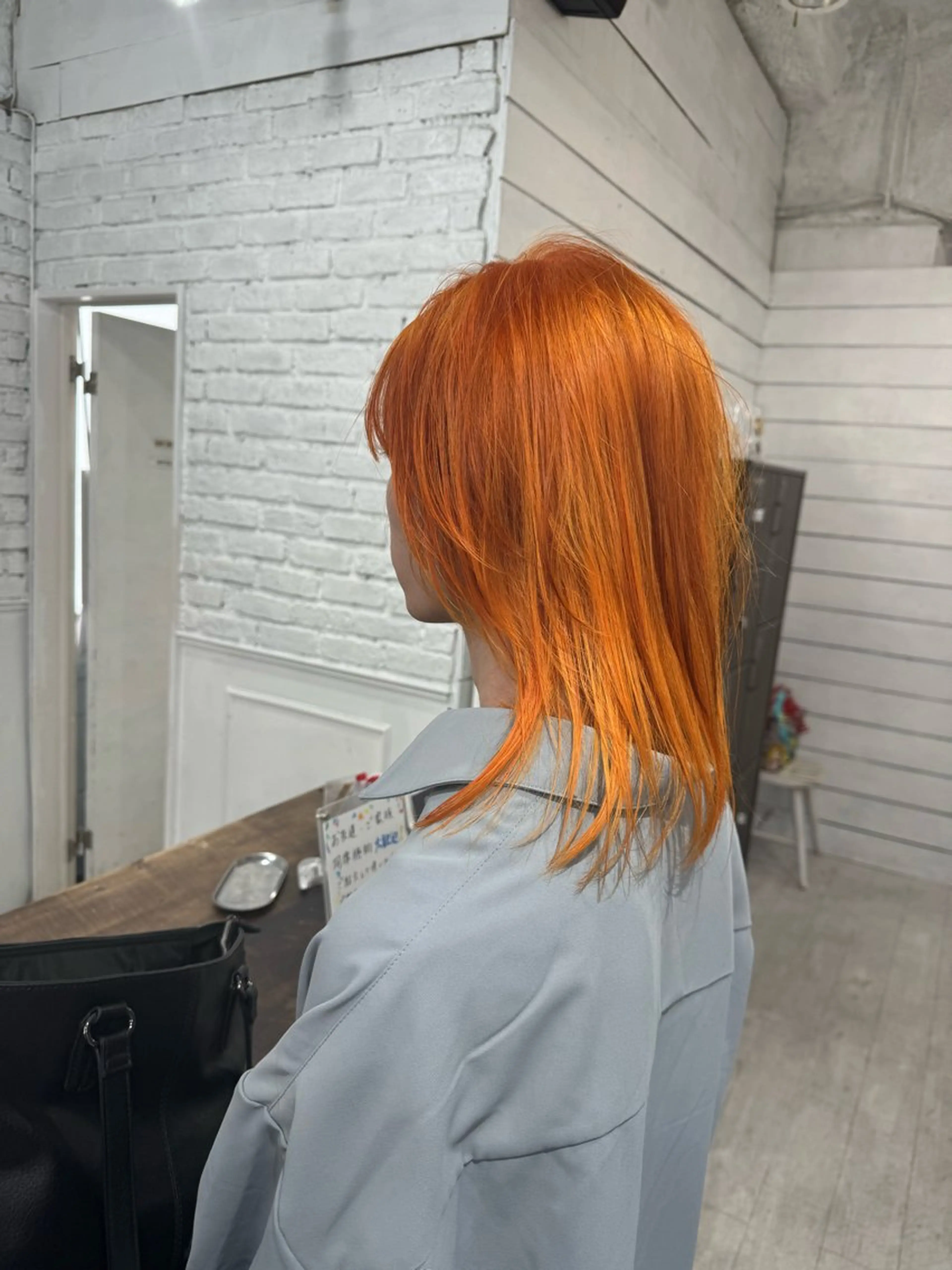 セミロング カラー バレイヤージュ ミストバング ベージュカラー ブリーチ 抜きっぱなしブロンド カット ヘアカラー トリートメント SALOWIN札幌大通り所属・札幌ハイトーン/ ブリーチカラー/ドイのヘアスタイル