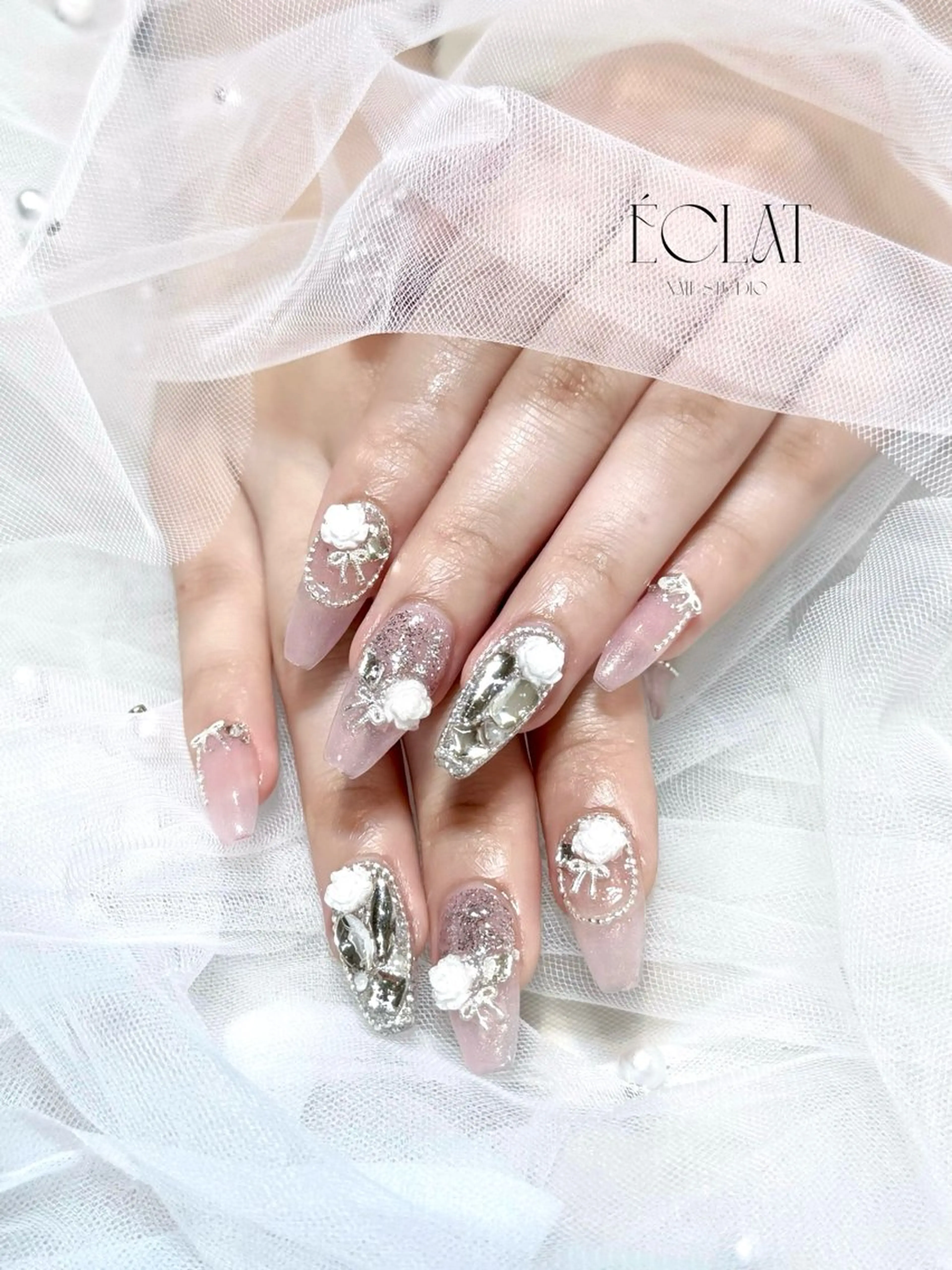 ネイル キラキラネイル ハンドネイル éclat nail studio（She nail studio内）所属・韓国ワンホン éclat🩵飯山のネイルデザイン
