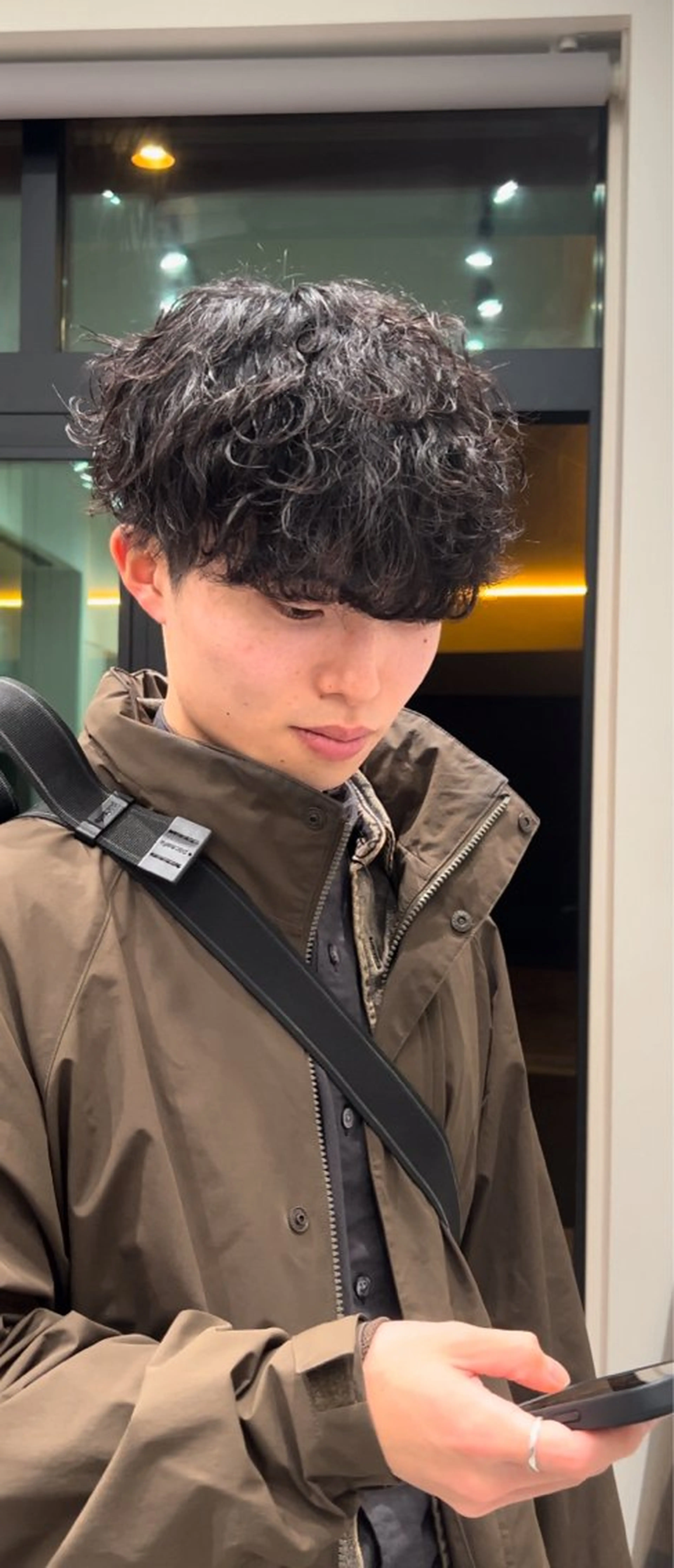 ミディアム パーマ メンズ ミディアムパーマ メンズパーマ 波巻きパーマ スパイラルパーマ fifth 今西翔汰のヘアスタイル