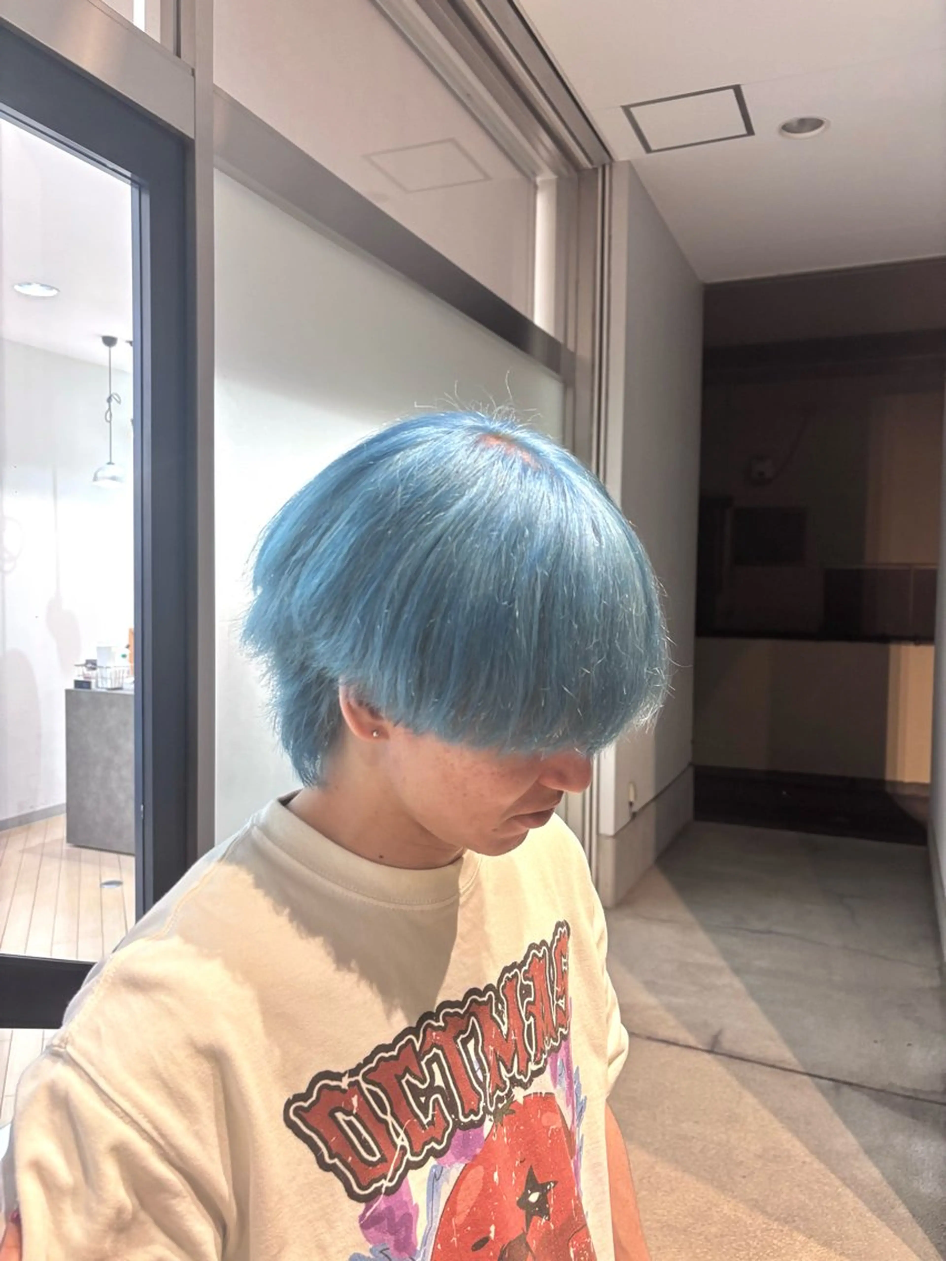 カラー ブリーチ ブルーカラー 透明感カラー ヘアカラー IO所属・楢本 莉子のヘアスタイル