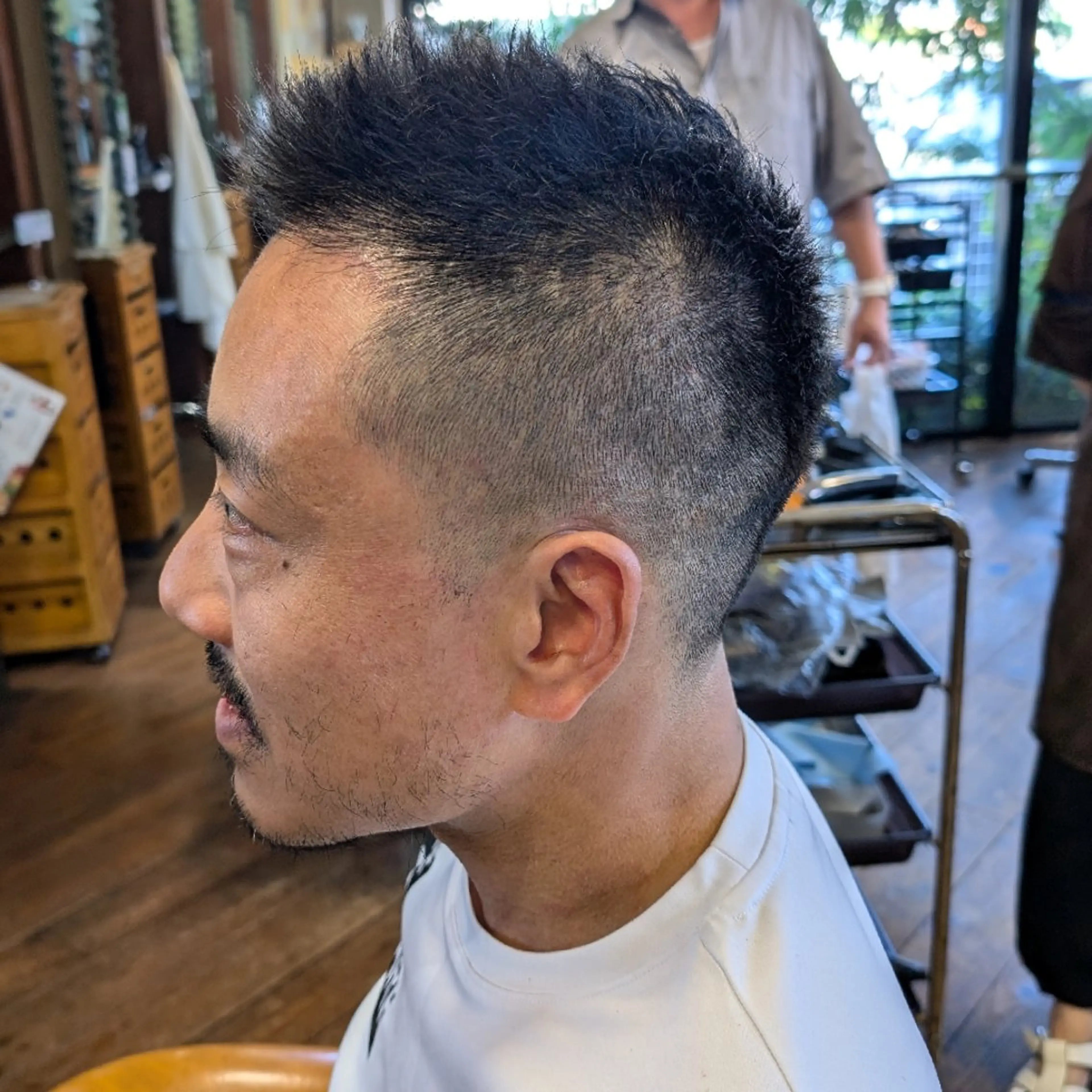 ショート メンズ 刈り上げ 本田 圭輔のヘアスタイル