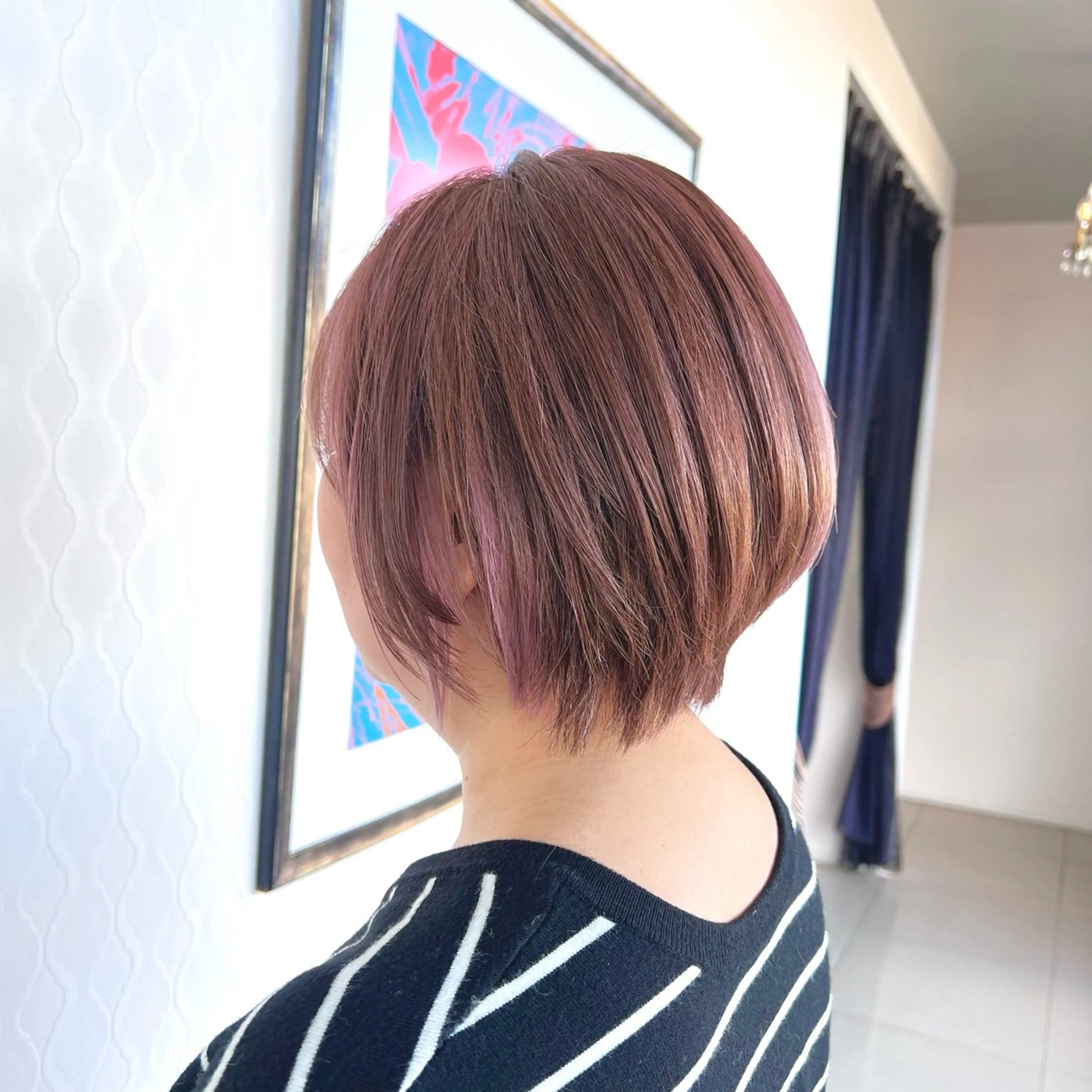 ショート カラー ショートボブ イヤリングカラー ハイライトカラー ボブ ハイライト 大石 祐那のヘアスタイル