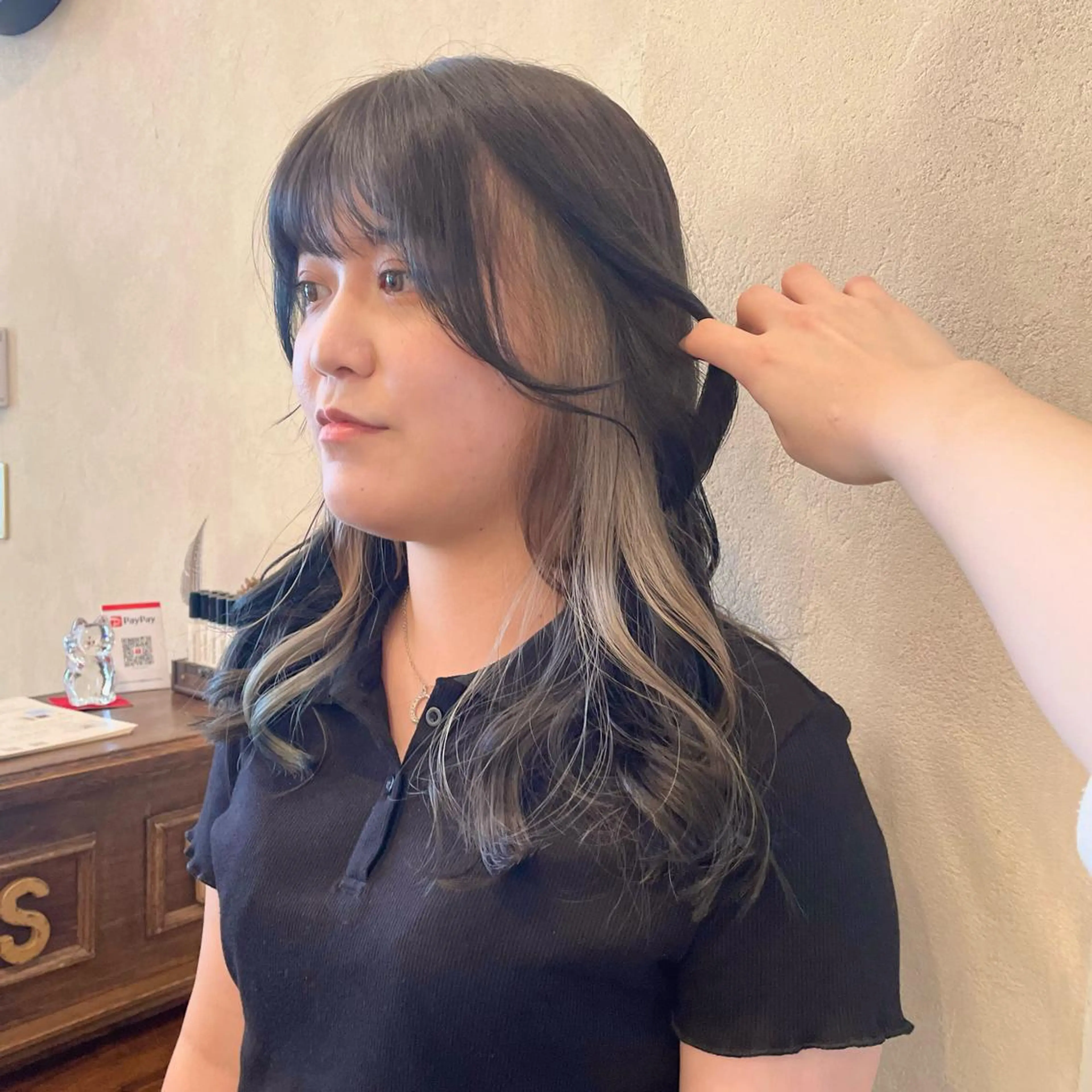 ロング カラー ベージュカラー ホワイトベージュ roost 優のヘアスタイル