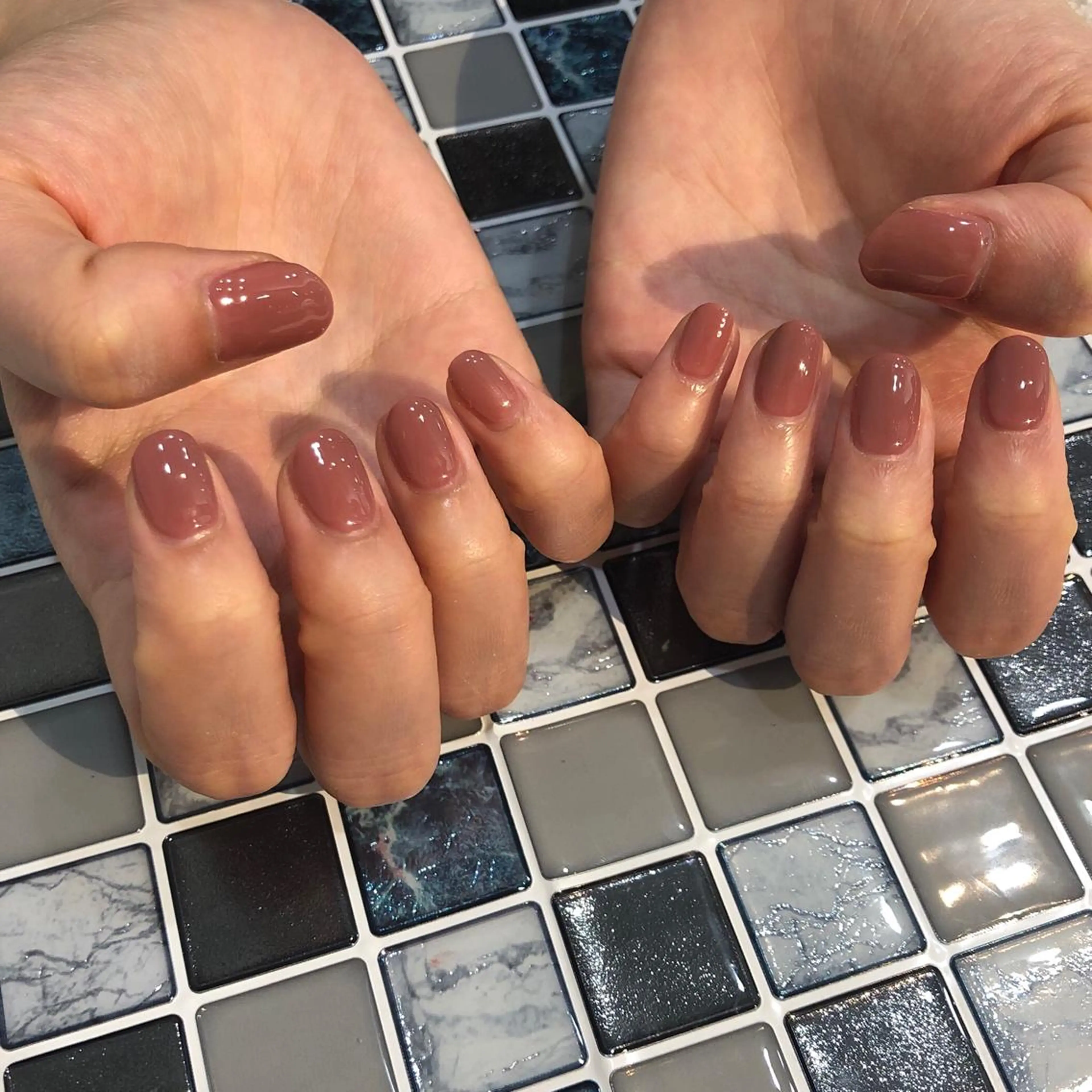 ネイル ブラウン ピンク ハンドネイル hina☺︎ 髪質改善/ストレートのヘアスタイル