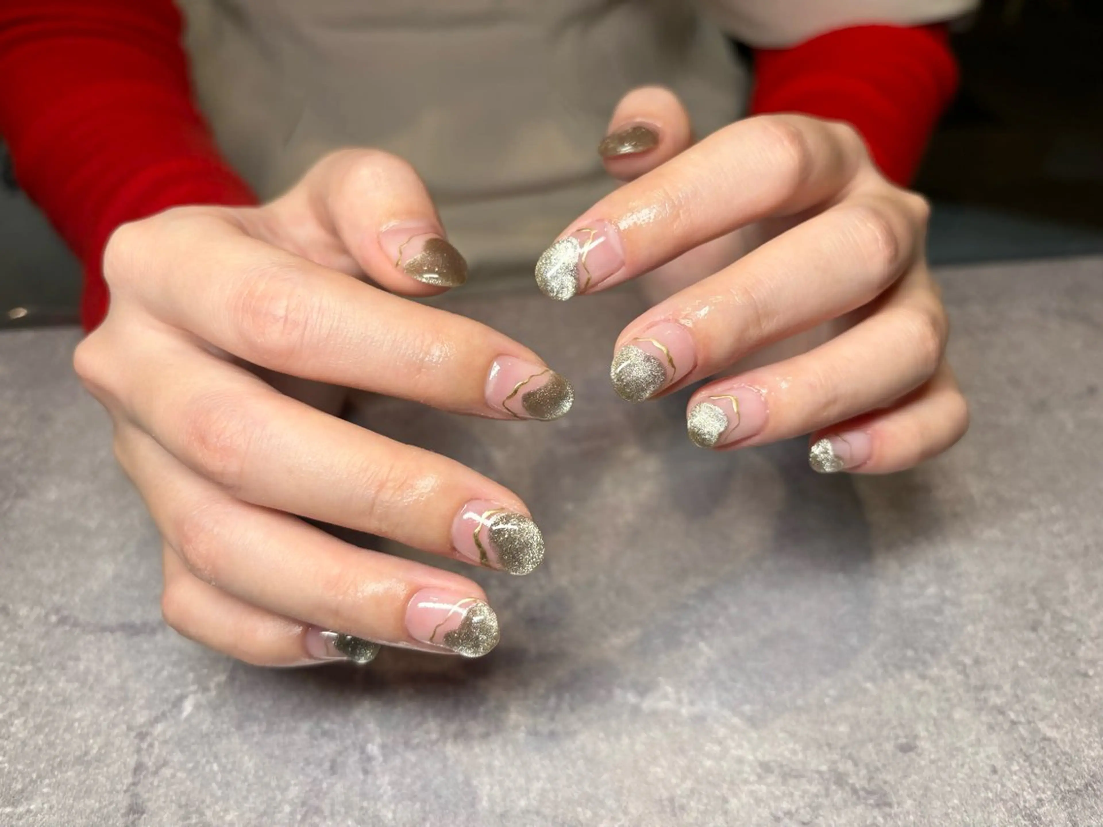 ネイル ゴールド キラキラネイル ニュアンスネイル HONOKA W 【深江橋店】のネイルデザイン