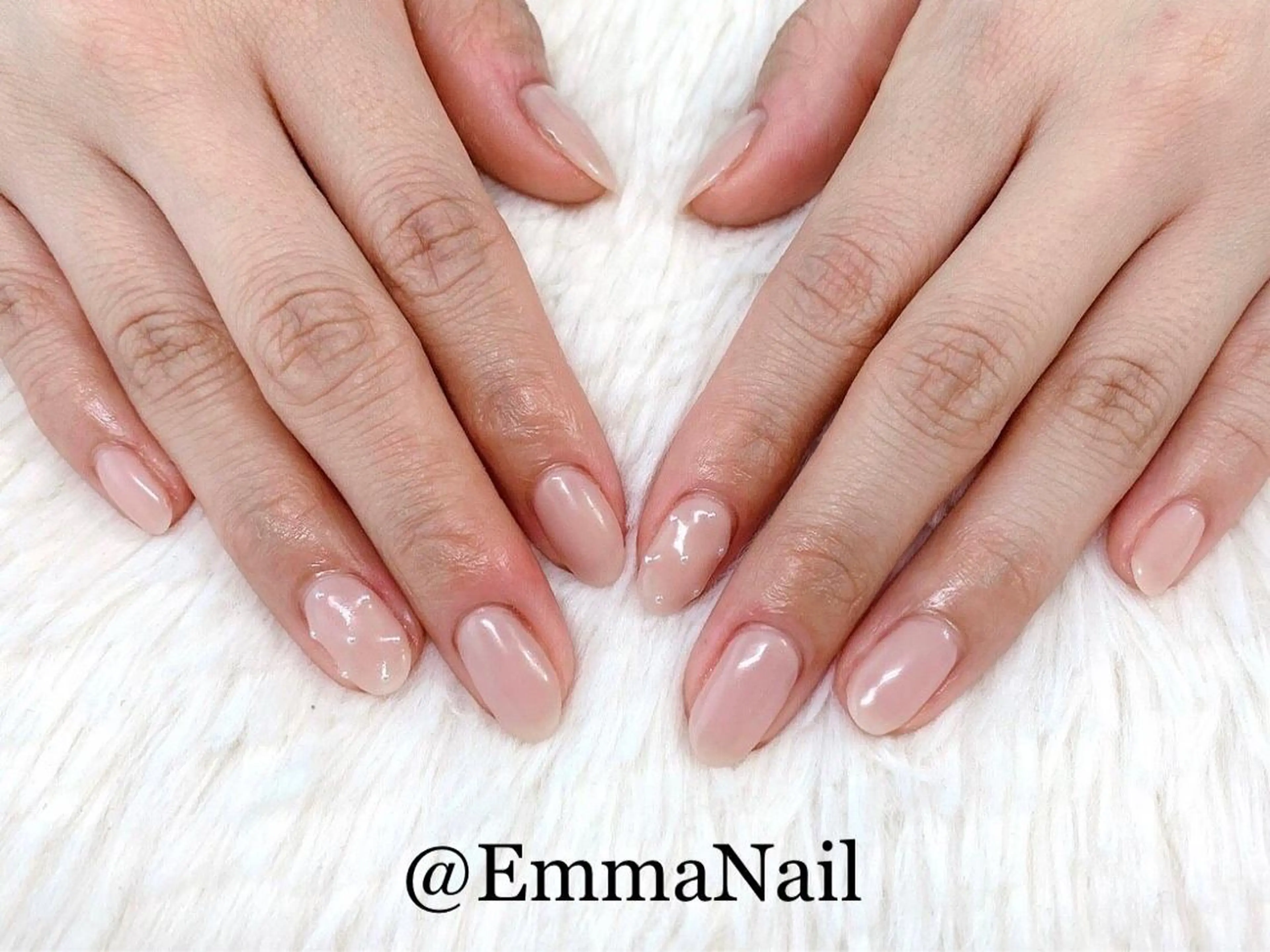 ネイル オフィスネイル ホワイト ハンドネイル salon EM&A emiのネイルデザイン