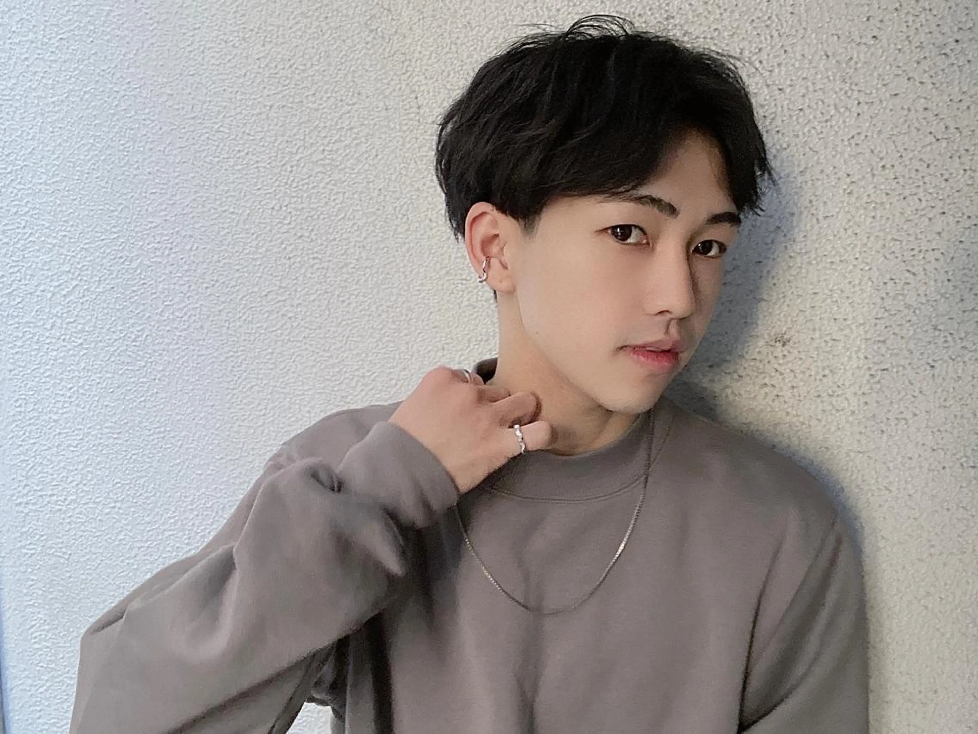 ミディアム パーマ メンズ ミディアムパーマ センターパート メンズパーマ スパイラルパーマ メンズサロン【owl 心斎橋】難波/アメ村のヘアスタイル