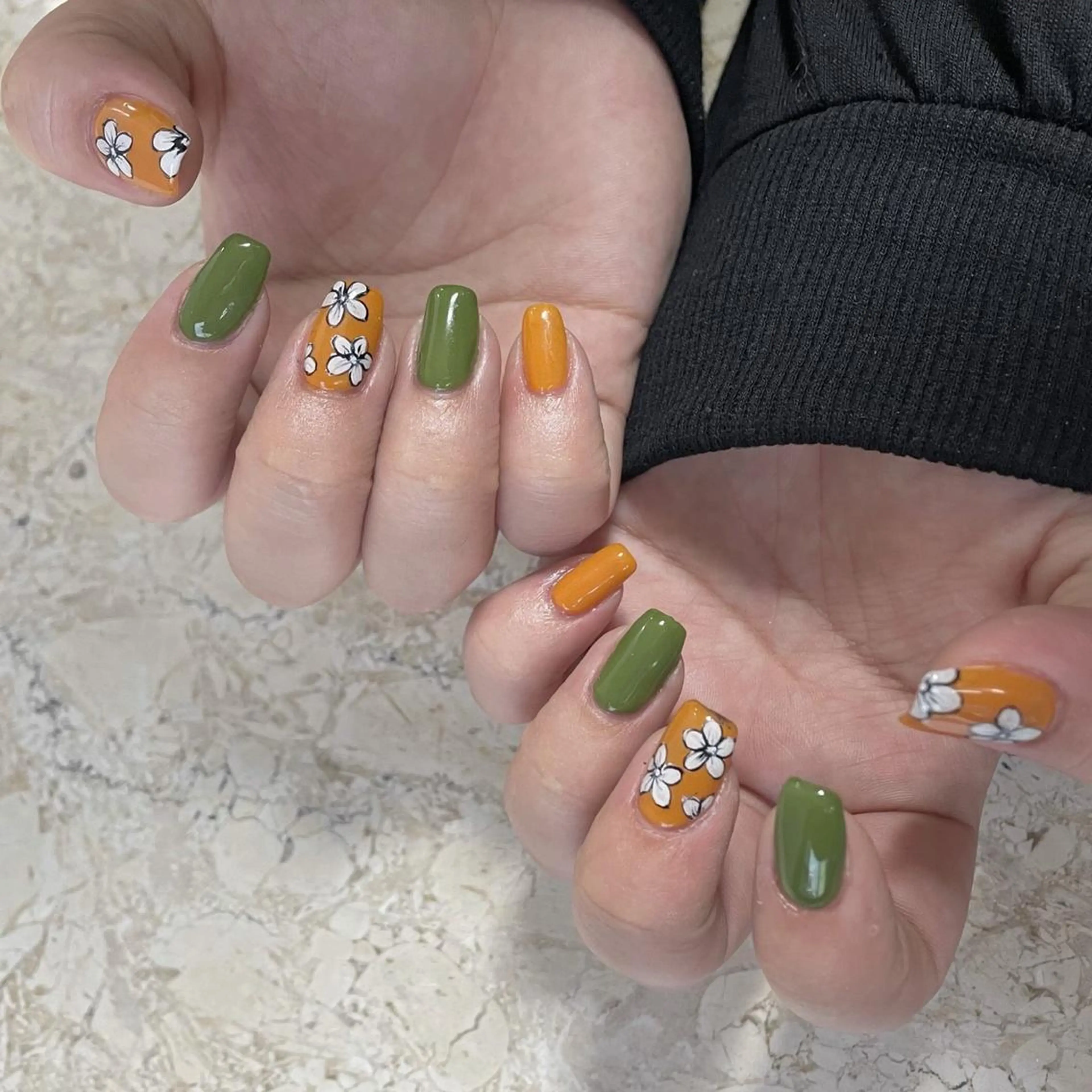 ネイル アニマル柄 アートネイル オーロラネイル ボルドー フラワーネイル ハンドネイル nail salon mieux(ミュー)のネイルデザイン