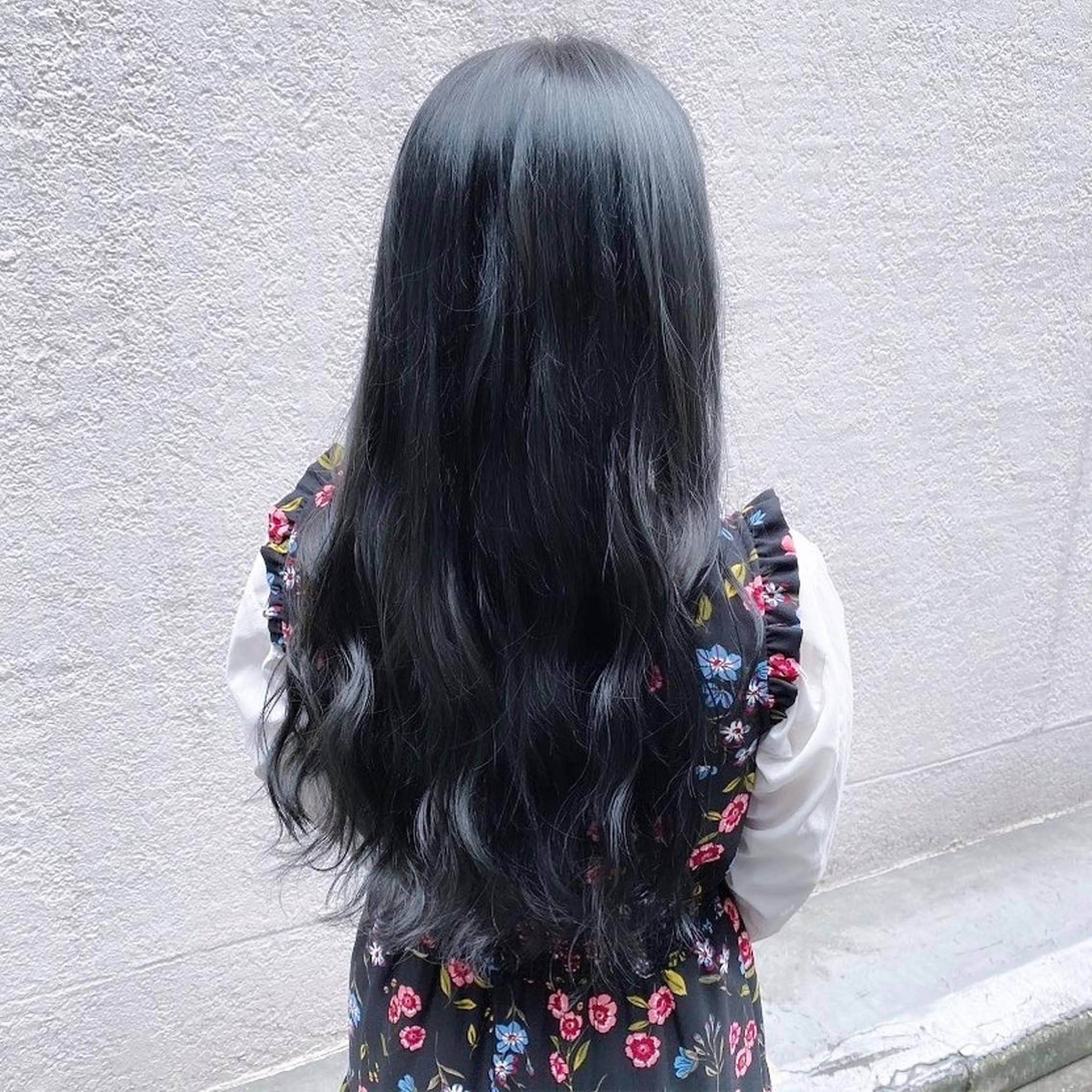 ロング カラー 黒髪 ブルーカラー ブルーブラック ネイビーカラー LATTE所属・垢抜け顔周り／韓国 ヘア𝑺𝒂𝒌𝒊のヘアスタイル