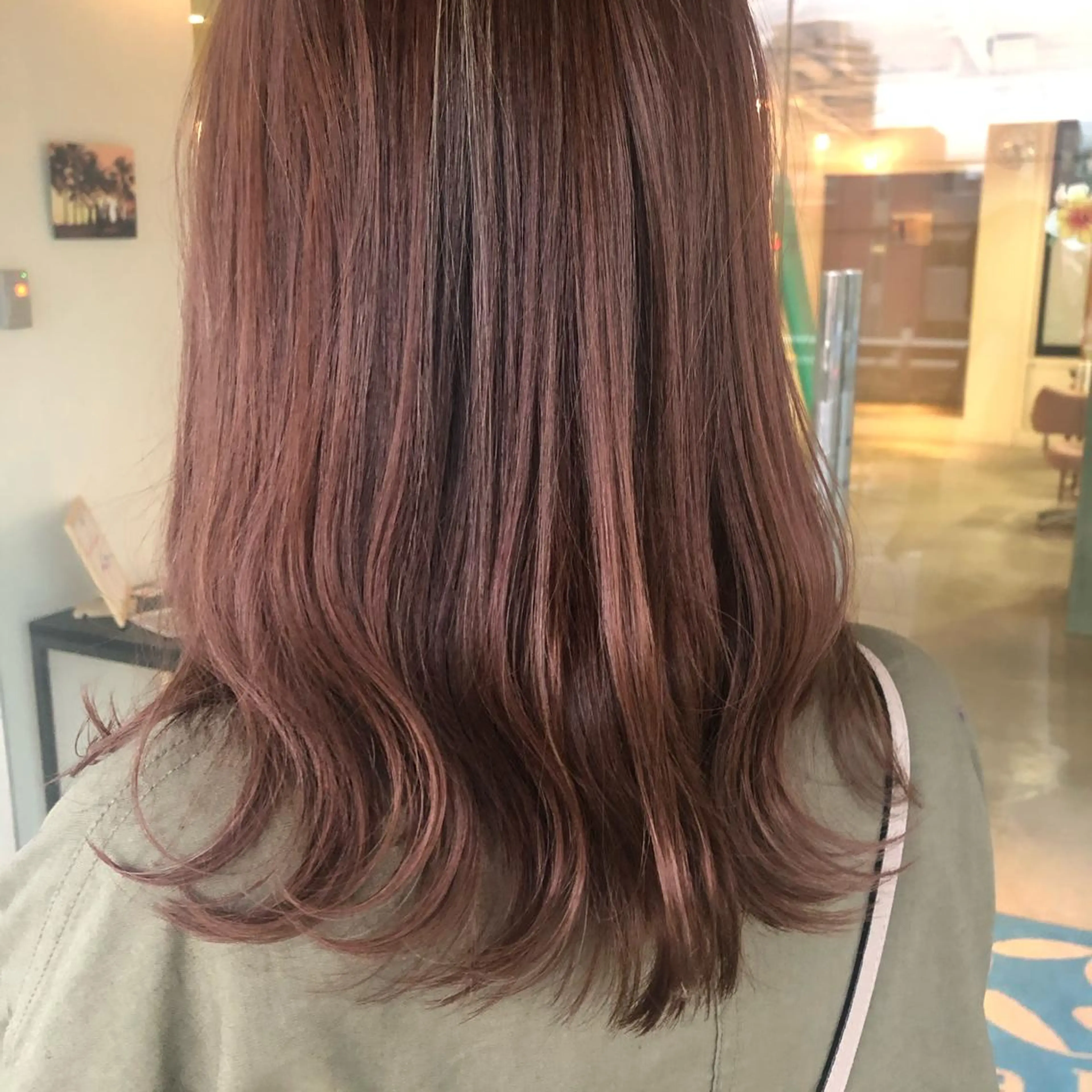 セミロング カラー カット ヘアカラー 小森 樹奈のヘアスタイル