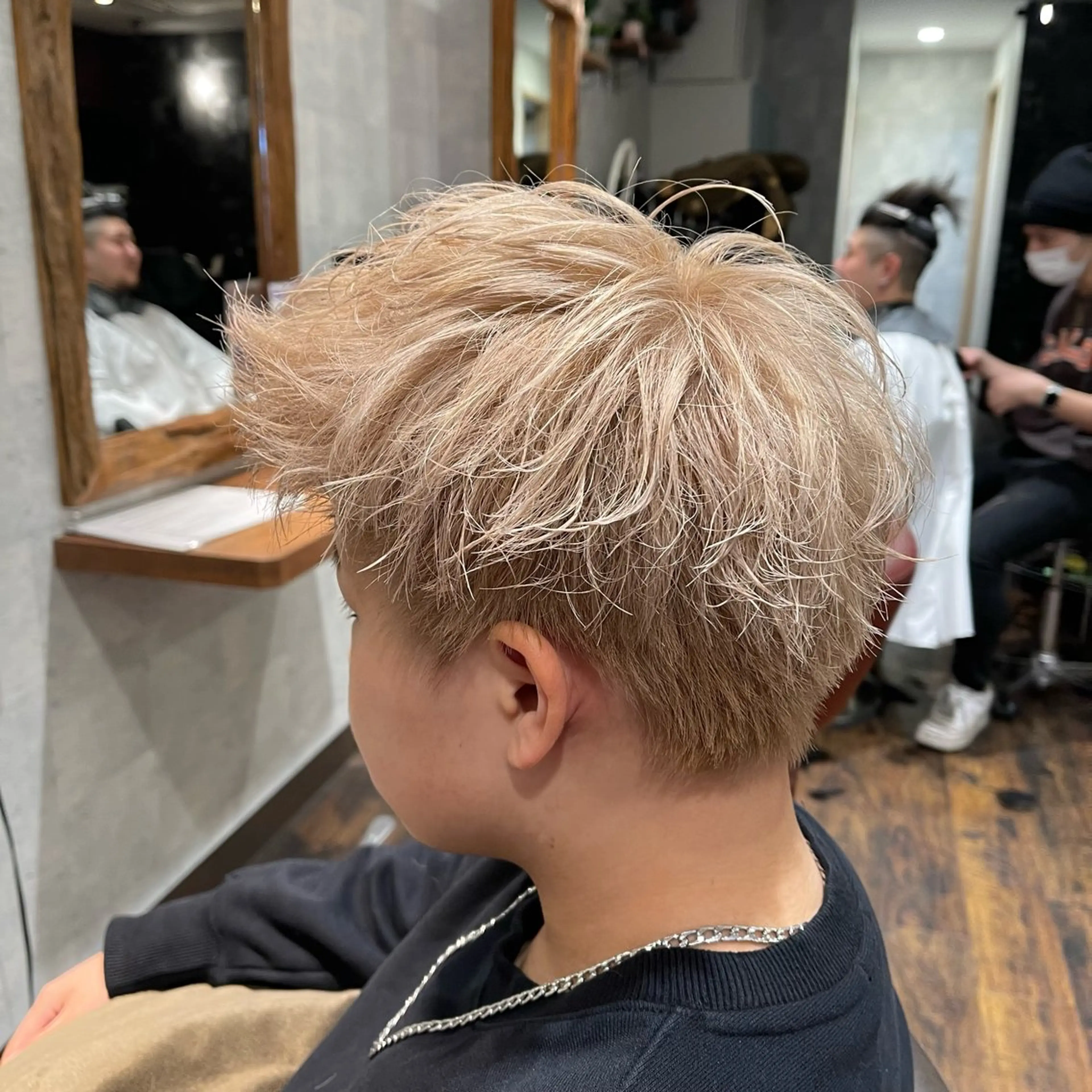 ショート カラー ブロンド 渡部 翔  髪質改善カラーのヘアスタイル