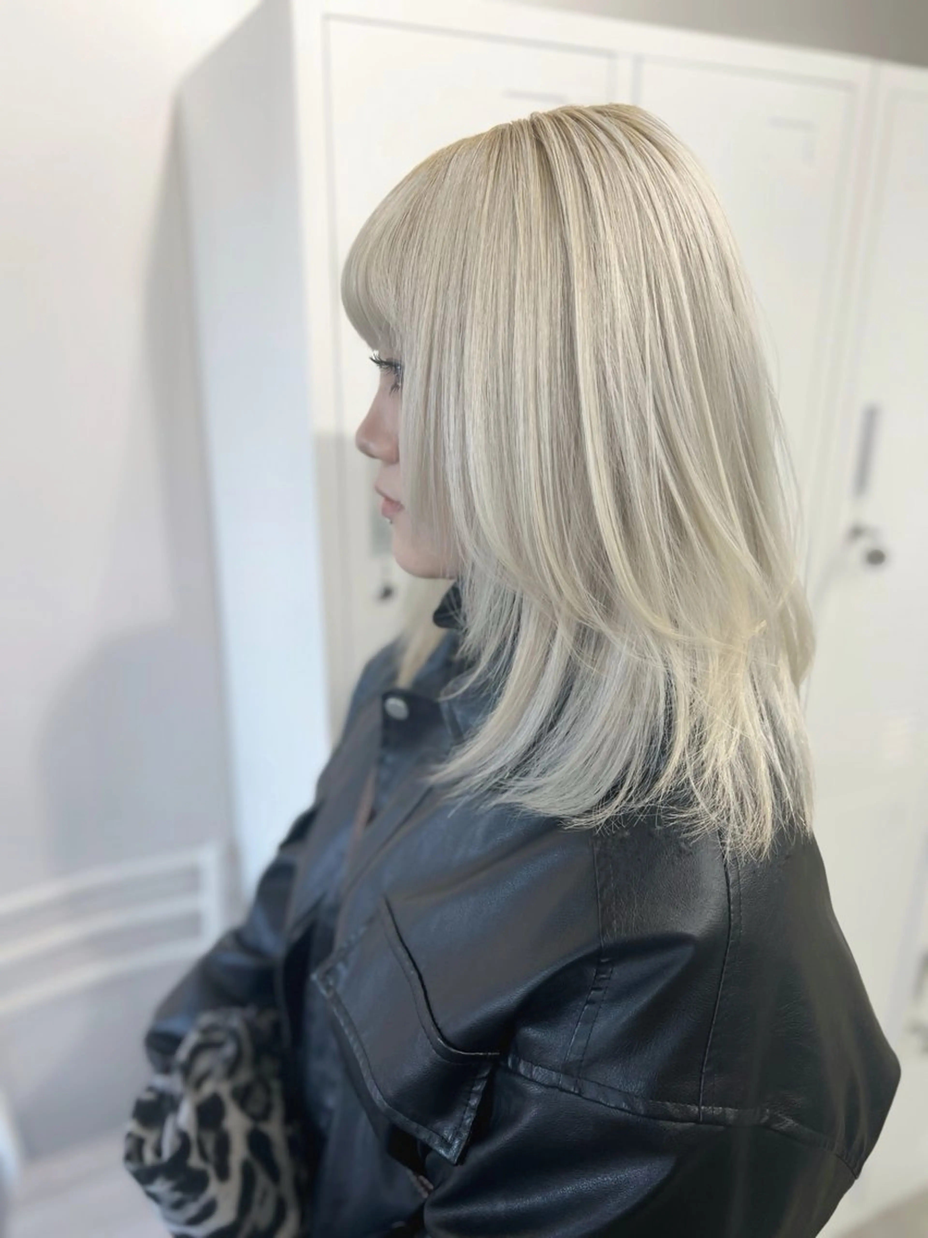 ロング カラー ベージュカラー ブリーチ ブロンド ダブルカラー シルバー カット ヘアカラー トリートメント ブリーチ/髪質改善/ レイヤー/YUTO‎のヘアスタイル