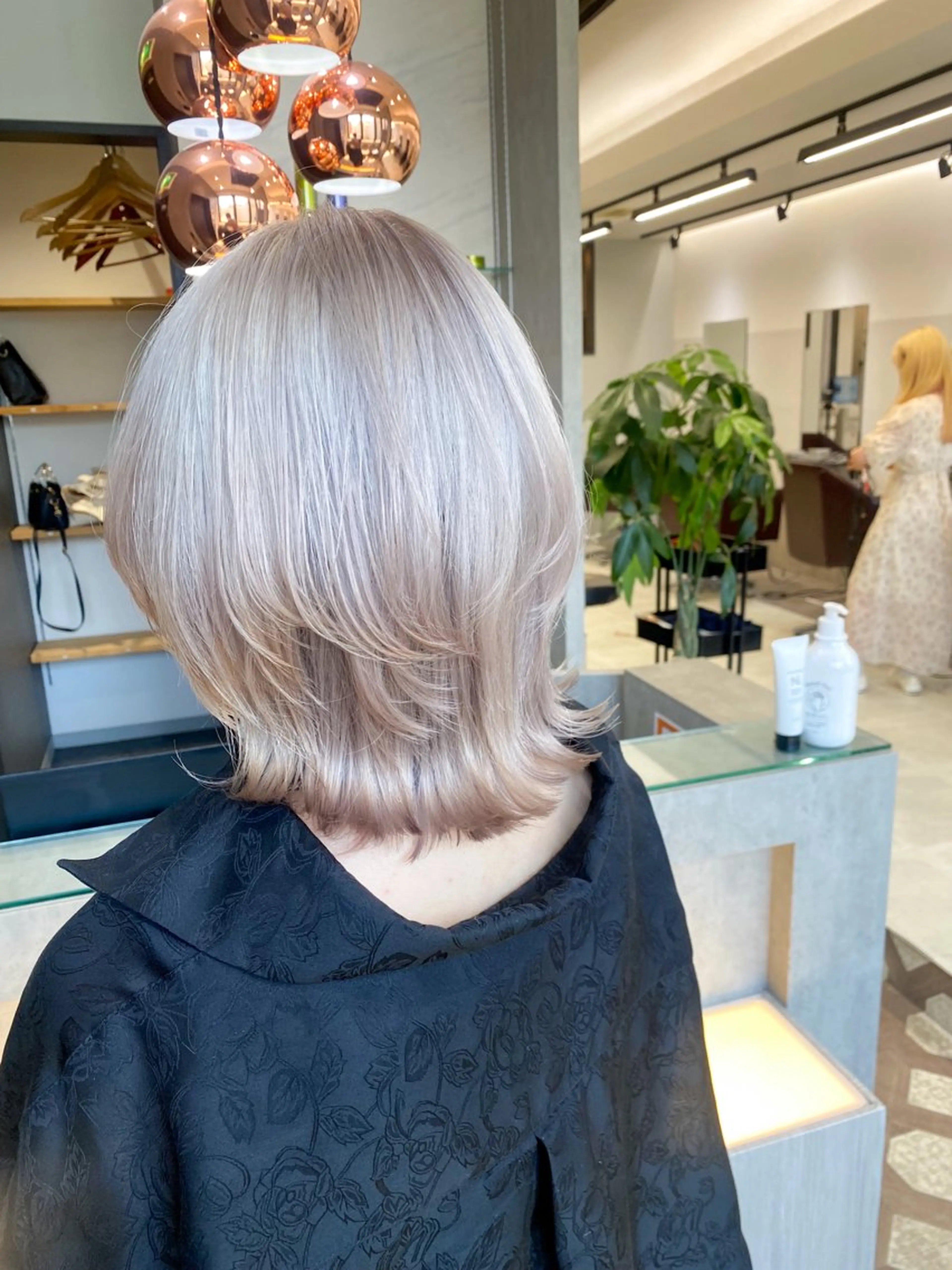 カラー ユイ☆ハイトーン ☆ブリーチデザインのヘアスタイル