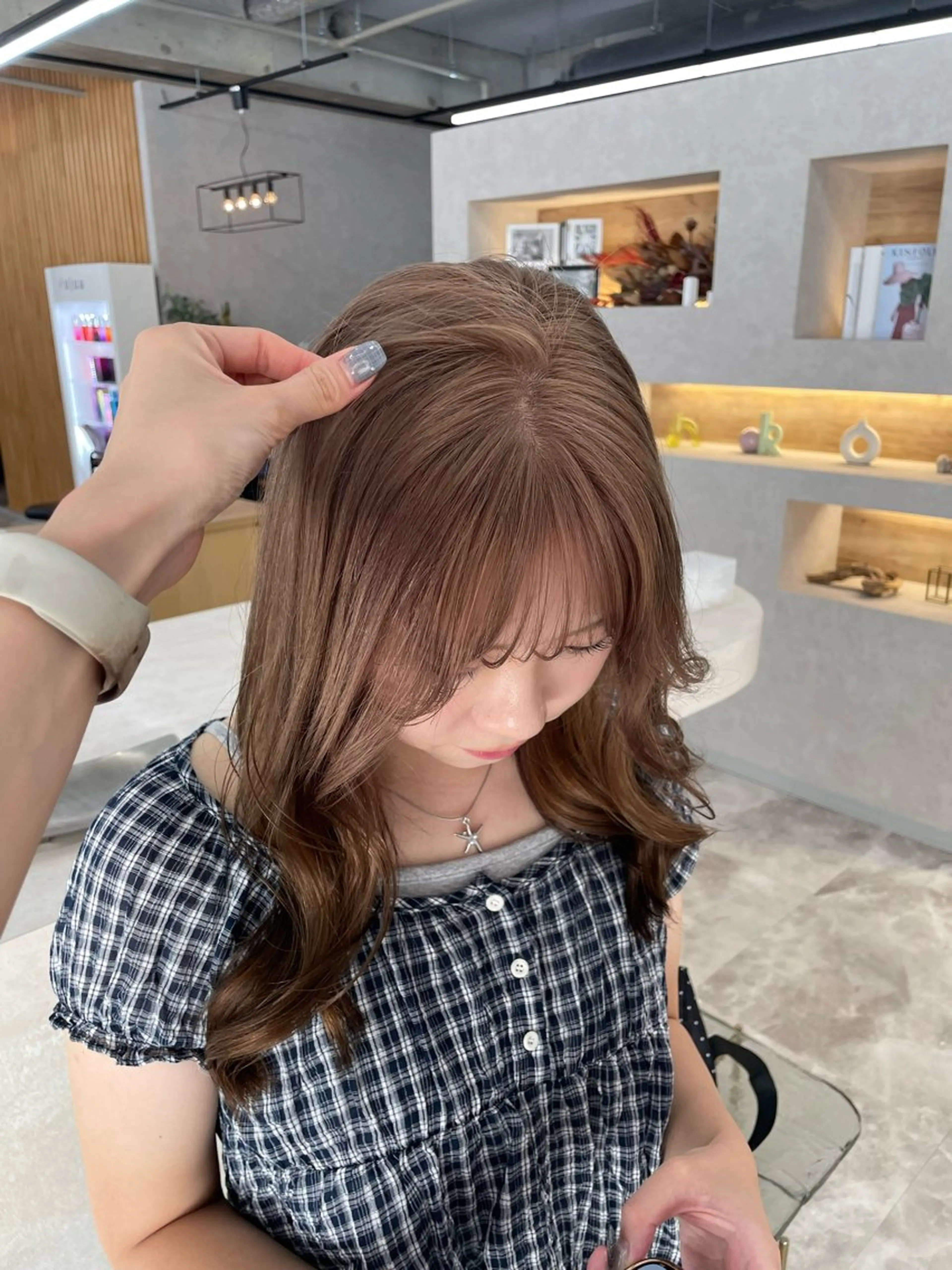セミロング カラー ベージュカラー ブリーチ ミルクティーベージュ ヘアカラー ブリーチ指名NO.1 💕/momoaのヘアスタイル