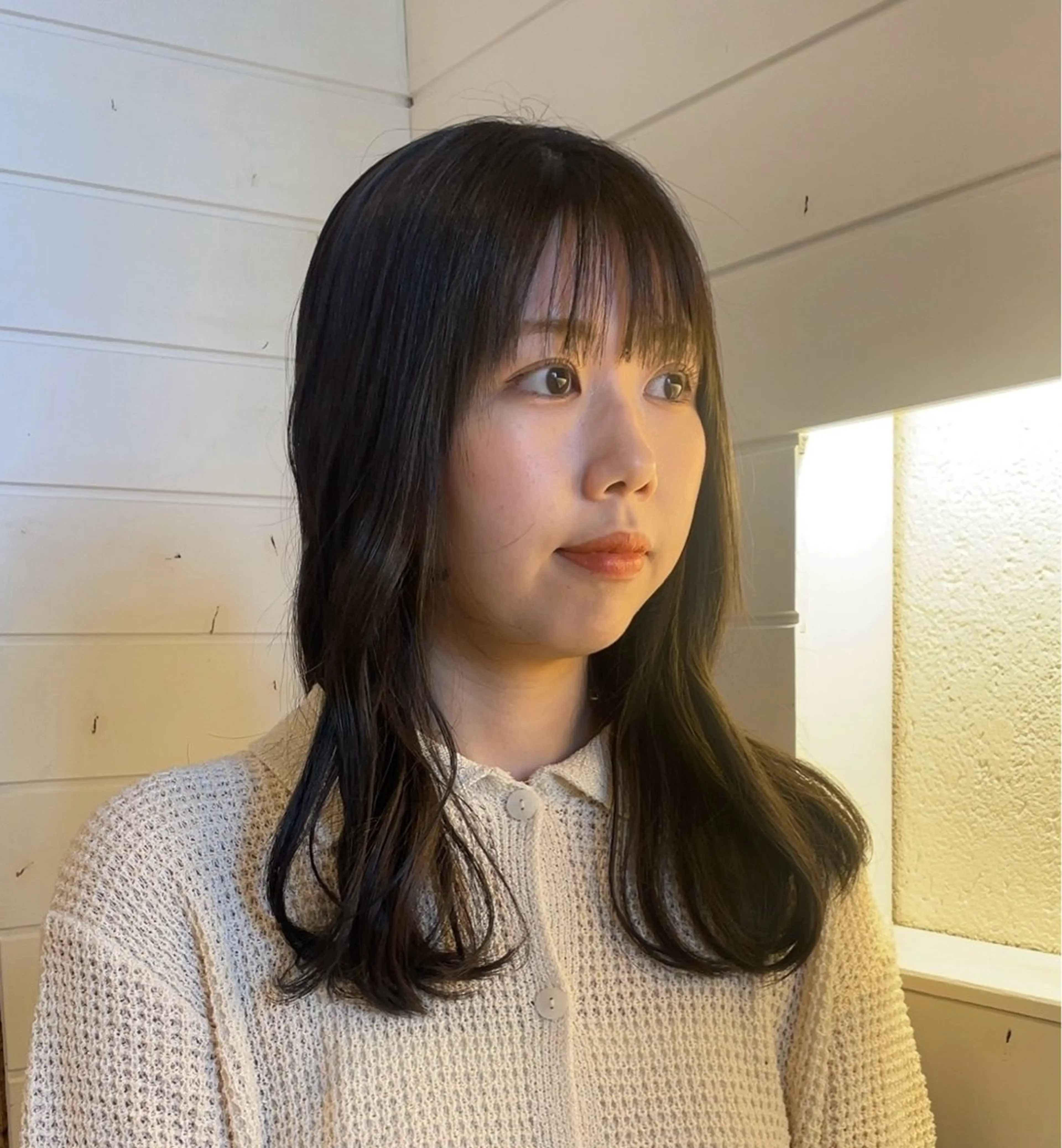 セミロング カラー ヘアアレンジ ヘアカラー mina / 透明感ベージュカラーのヘアスタイル