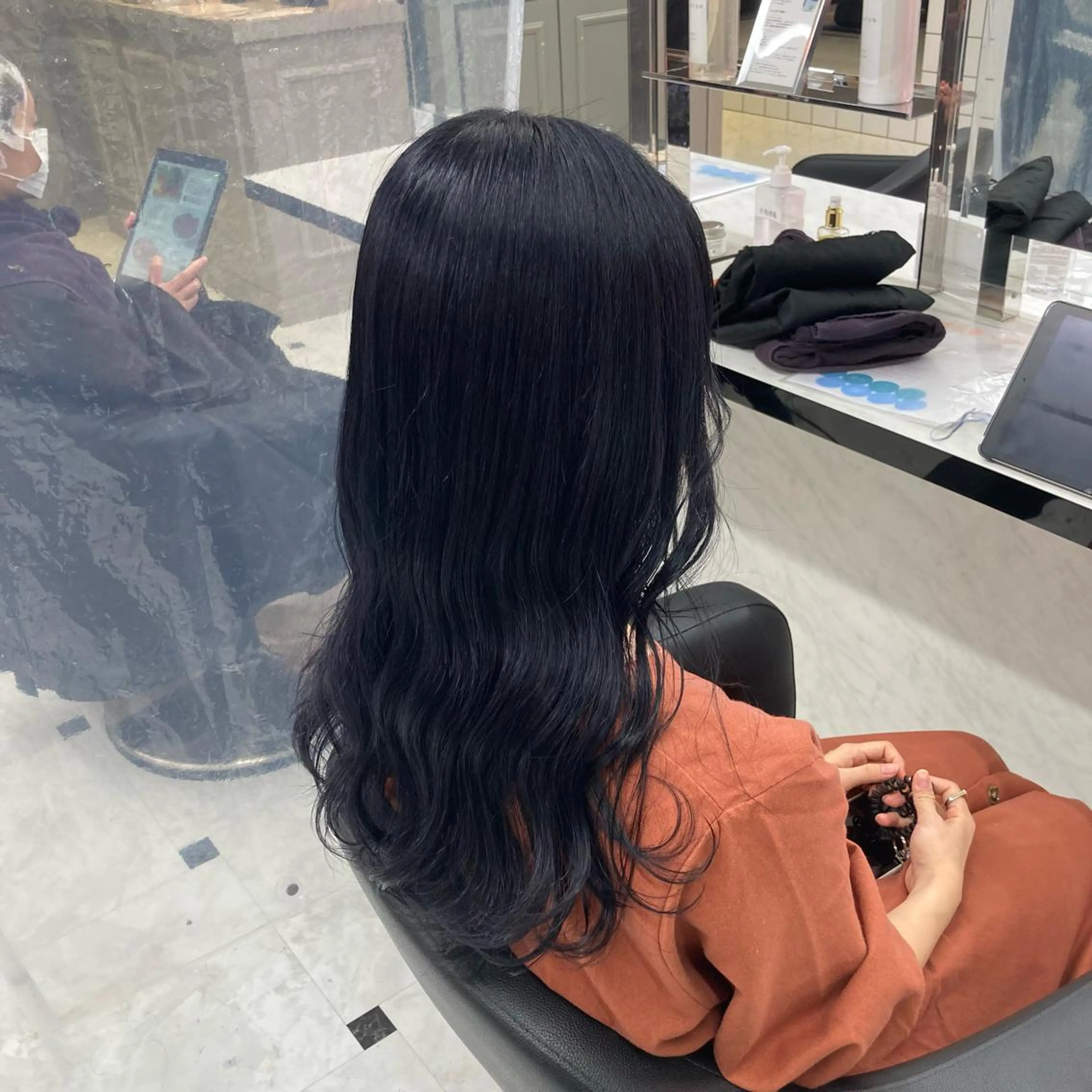 ロング ❤️赤み消し 上品カラー❤️のヘアスタイル