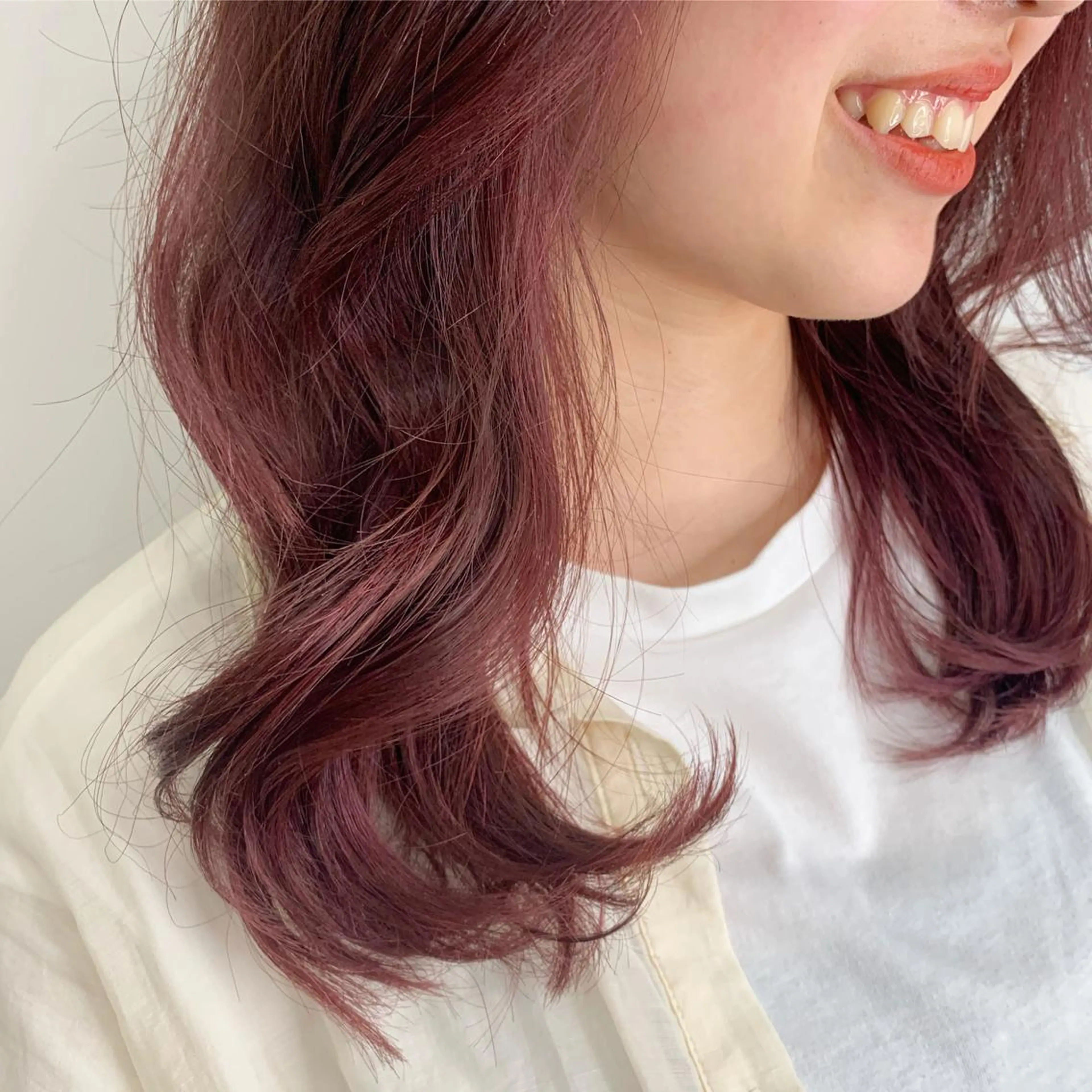 セミロング カラー ピンクカラー ヘアカラー トリートメント chama レイヤーカットのヘアスタイル
