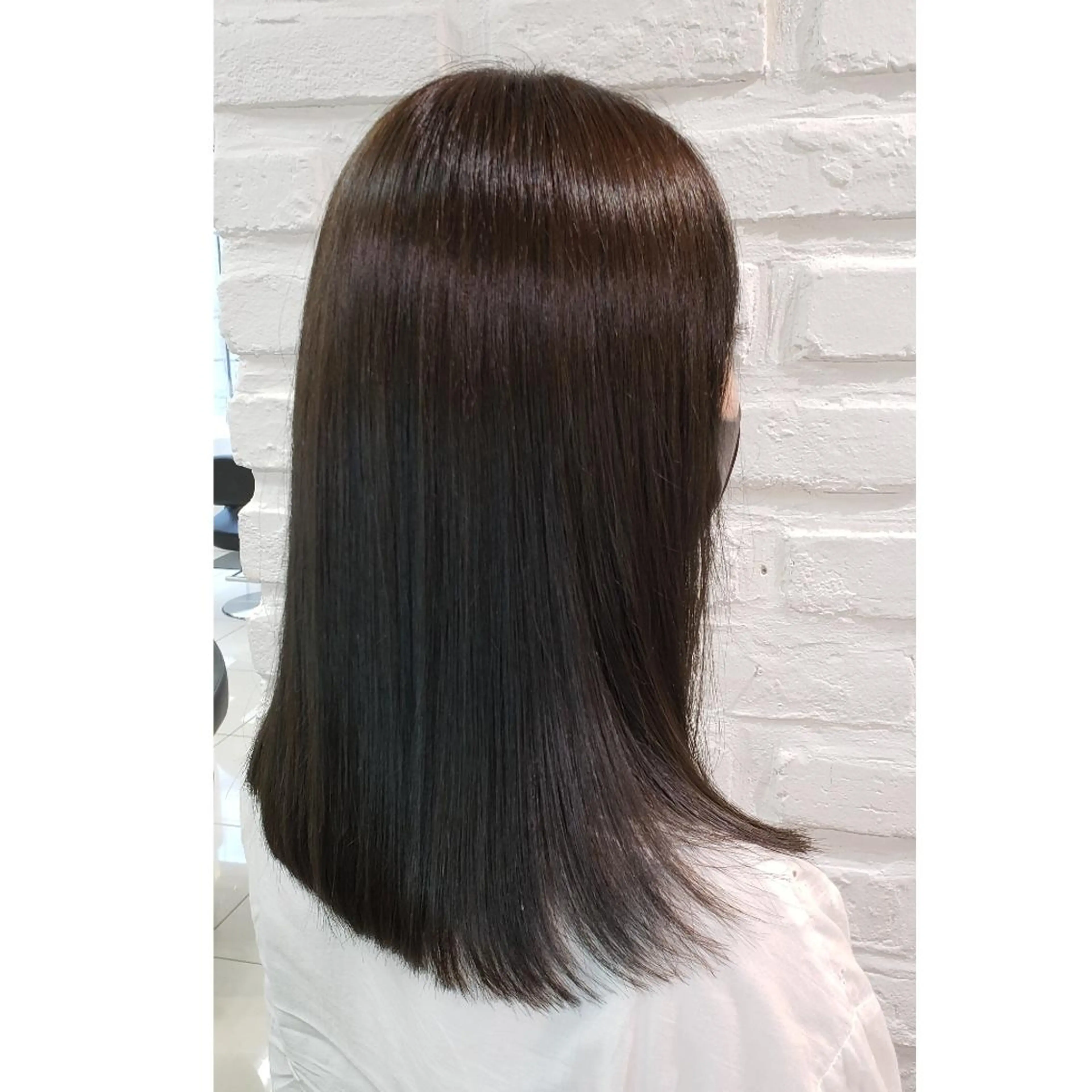 セミロング カラー ブリーチ ダークグレー ダークグレージュ グレージュ イルミナカラー ヘアカラー トリートメント 染野 匠のヘアスタイル