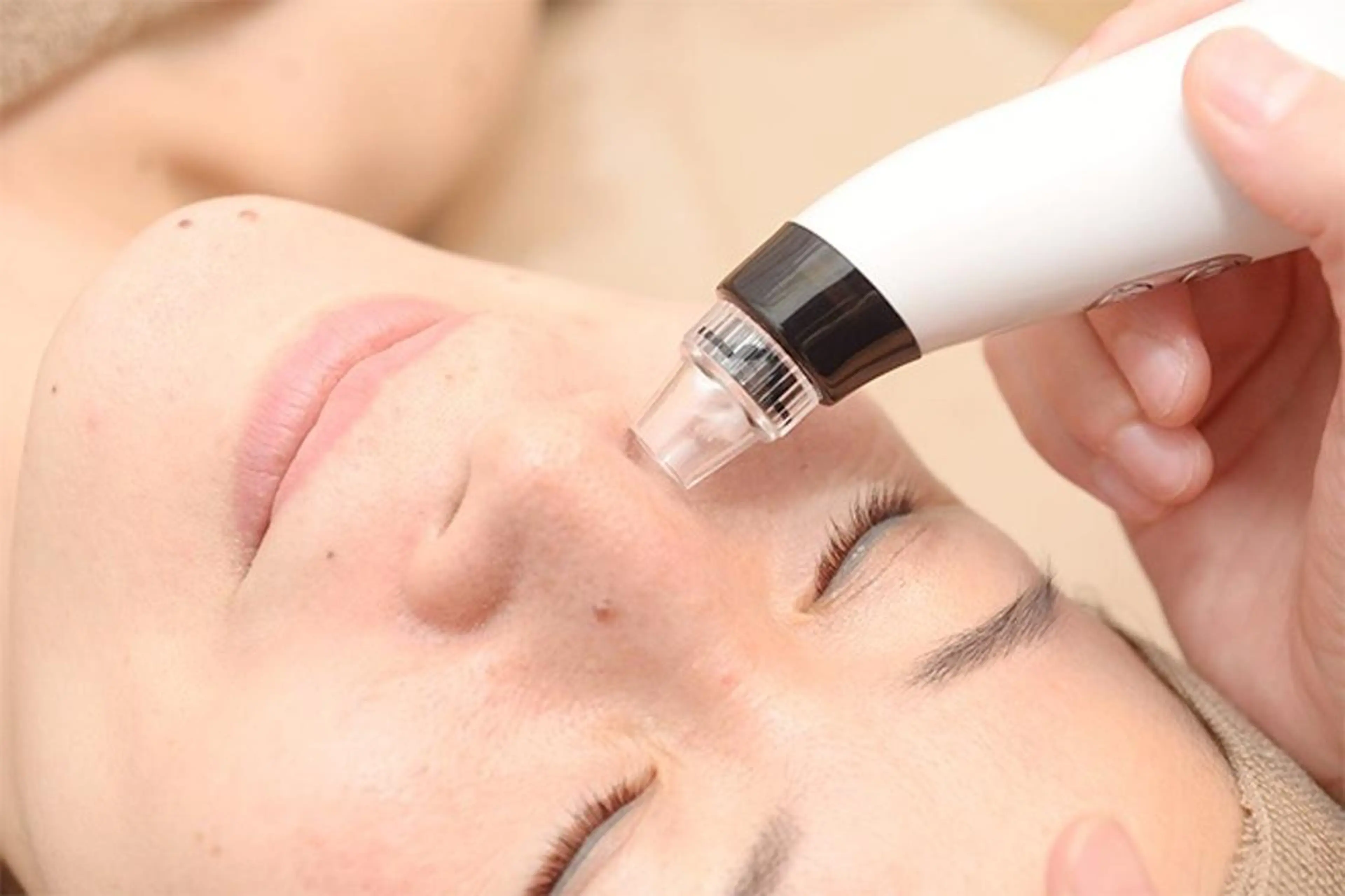 アイブロウ ワックス脱毛 眉カット その他(アイブロウ) Ｂ&H所属・頭痛•肩こり専門/ 眉サロンB&H心斎橋のエステ・リラクイメージ