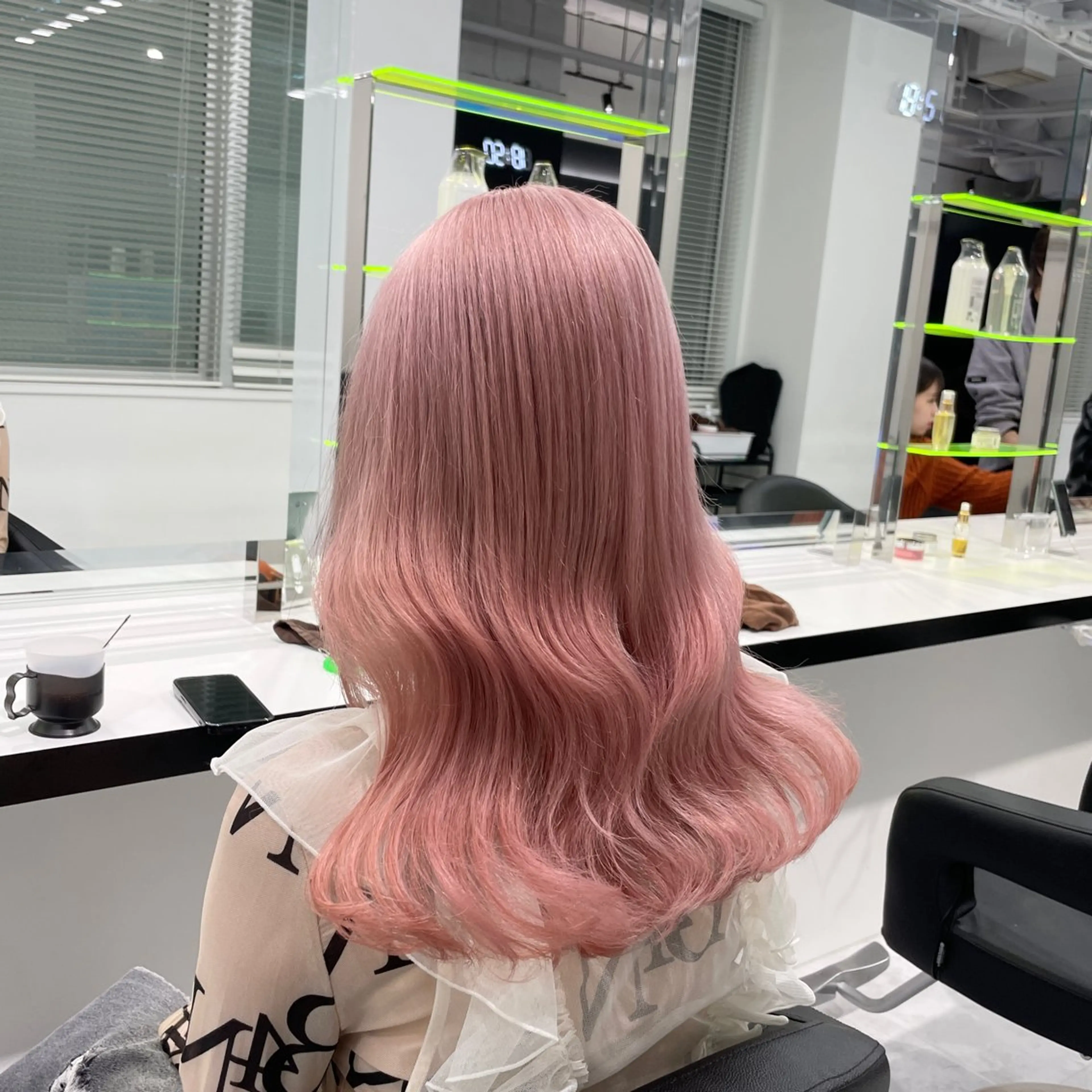 セミロング ヘアカラー トリートメント SALOWIN札幌大通店所属・‎🤍札幌ハイトーン 🤍シンゴのヘアスタイル