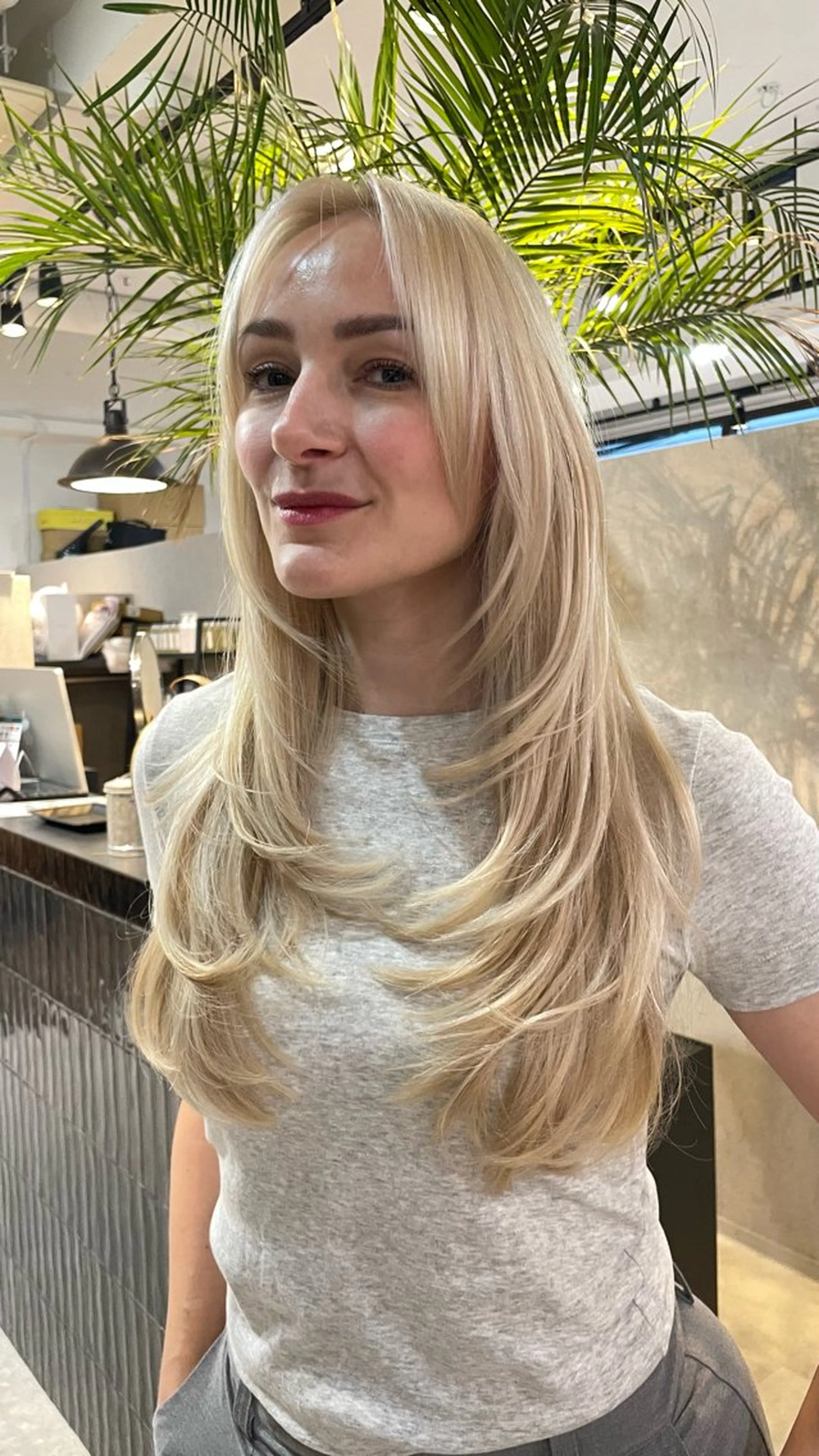 ロング Merlyosaka所属・Merlyosaka 早川未来のヘアスタイル