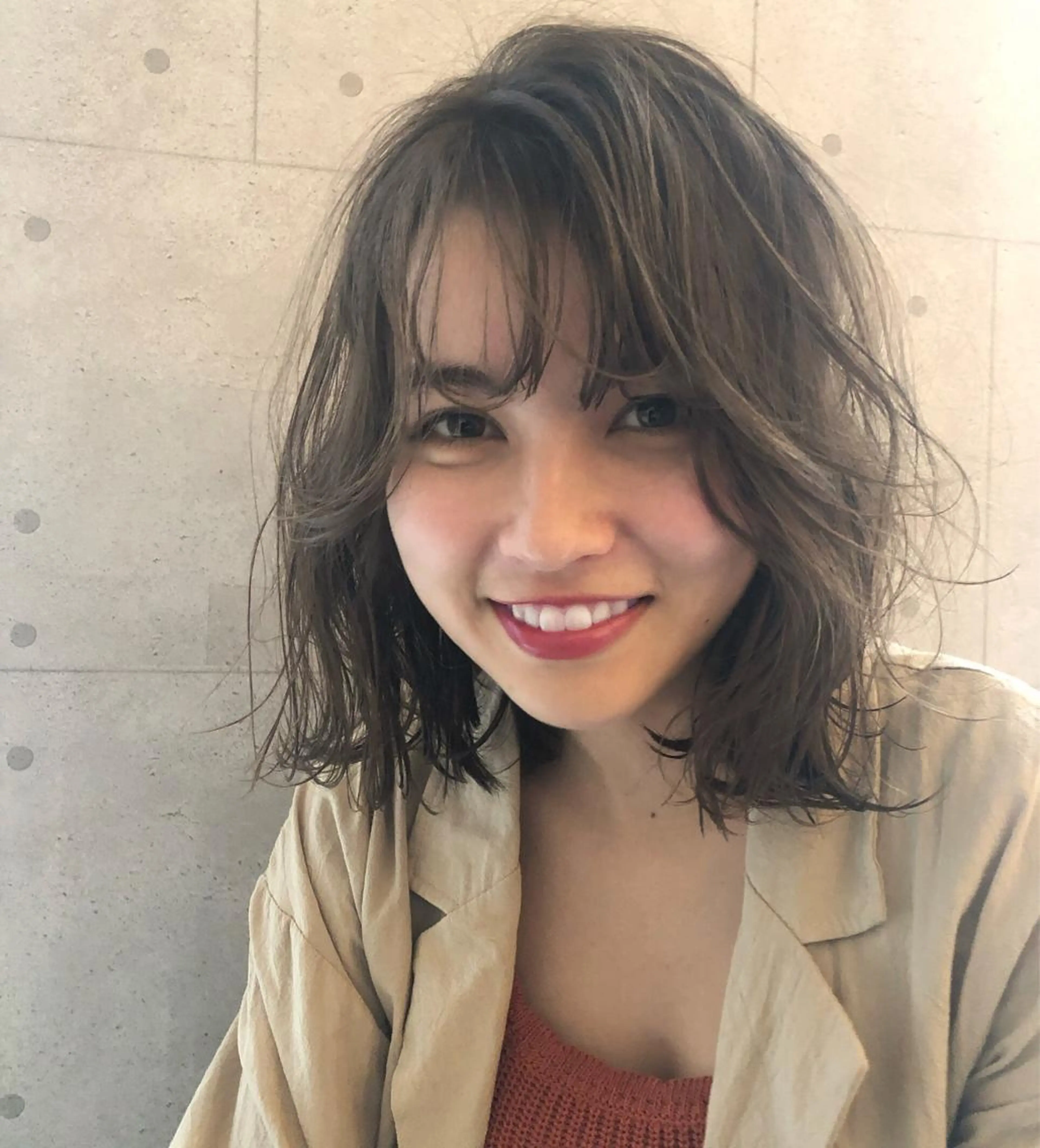 プレイングカラー🤍 細めハイライトのヘアスタイル
