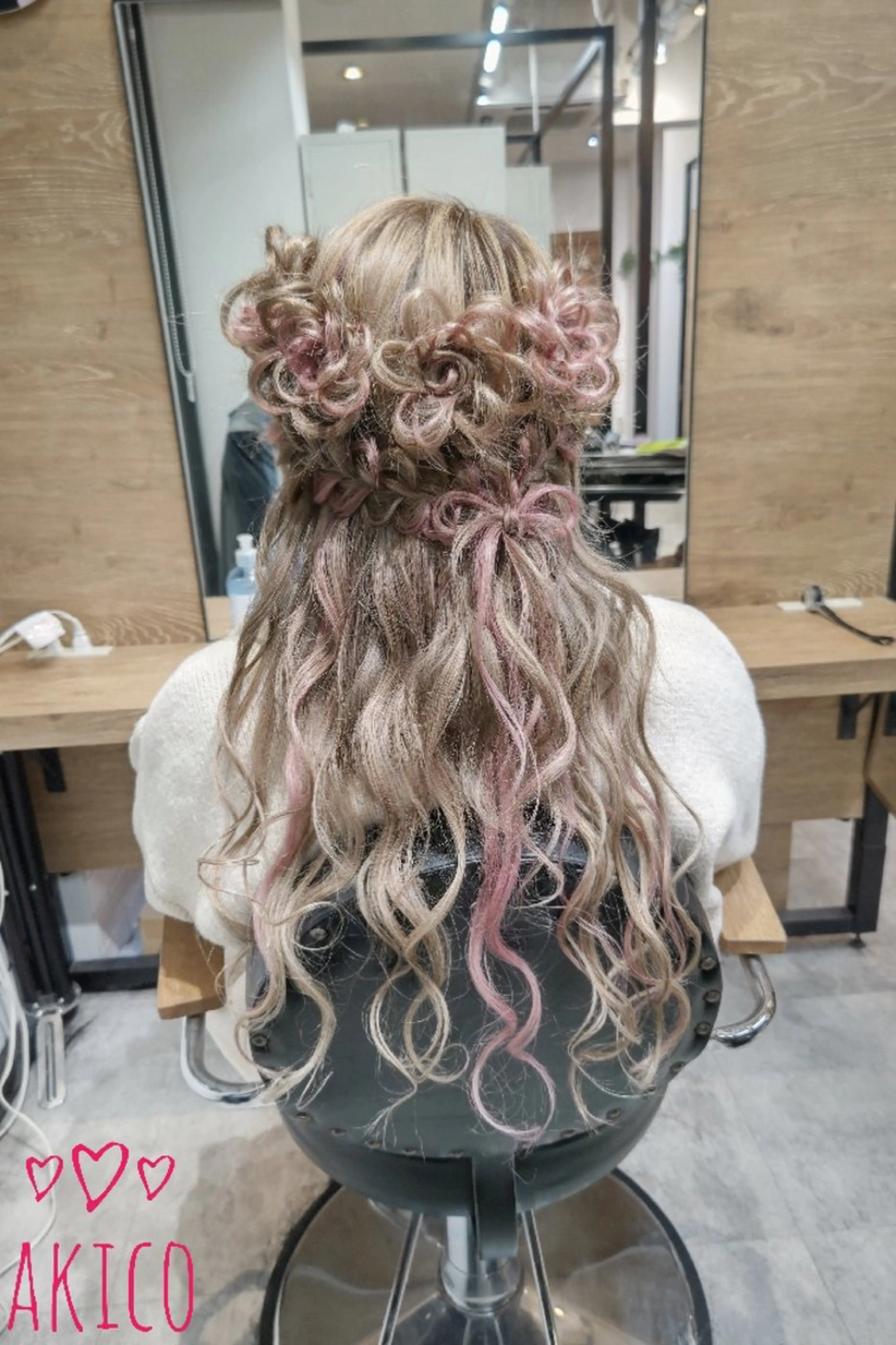 ロング ヘアアレンジ エクステ ロング LUXBE GALLERY なんば駅前店所属・ラックスビーギャラリ ー AKICOのヘアスタイル