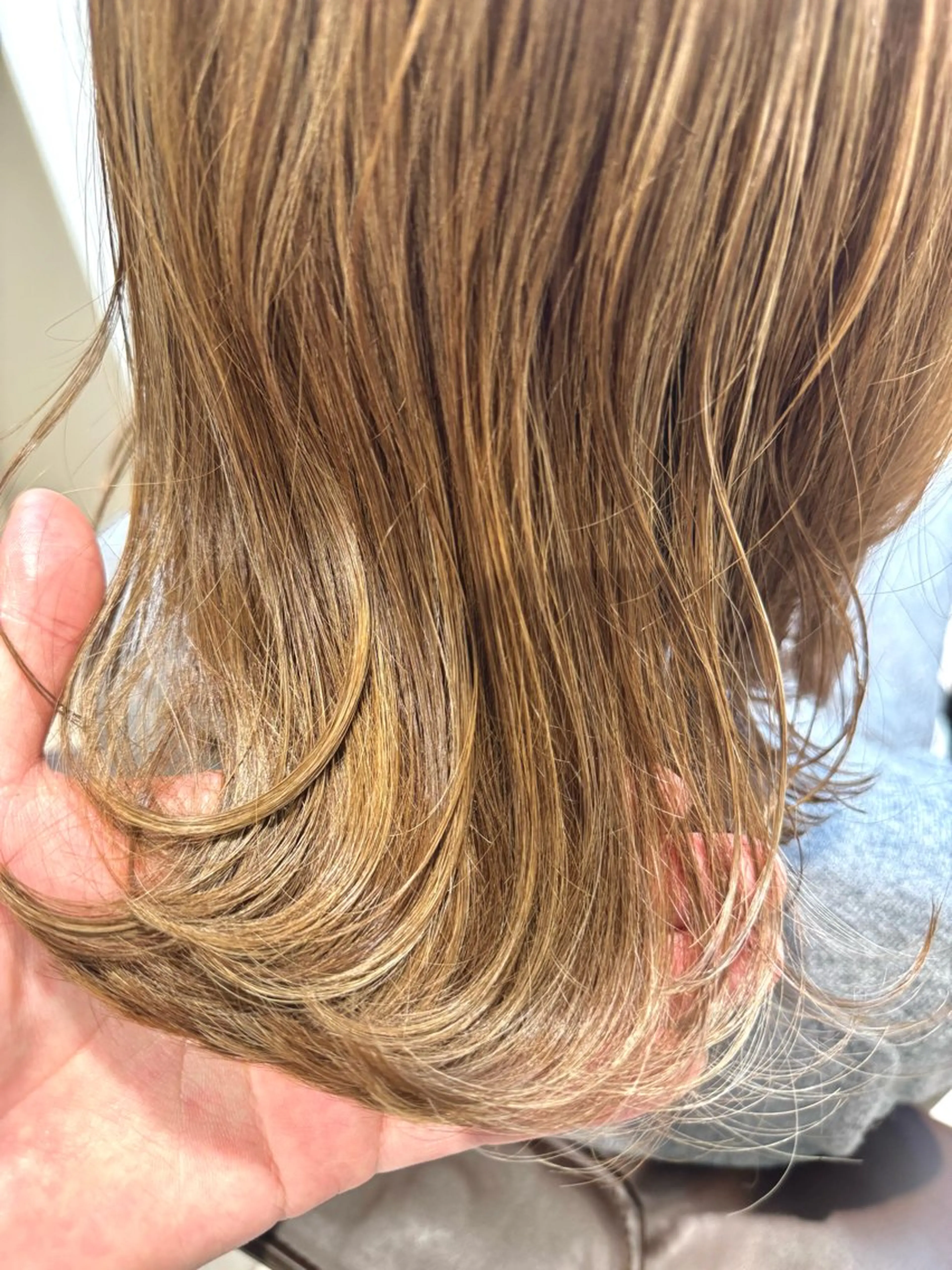 セミロング カラー ブリーチ 髪質改善 トリートメント ROW銀座所属・tom艶髪 /カット職人のヘアスタイル