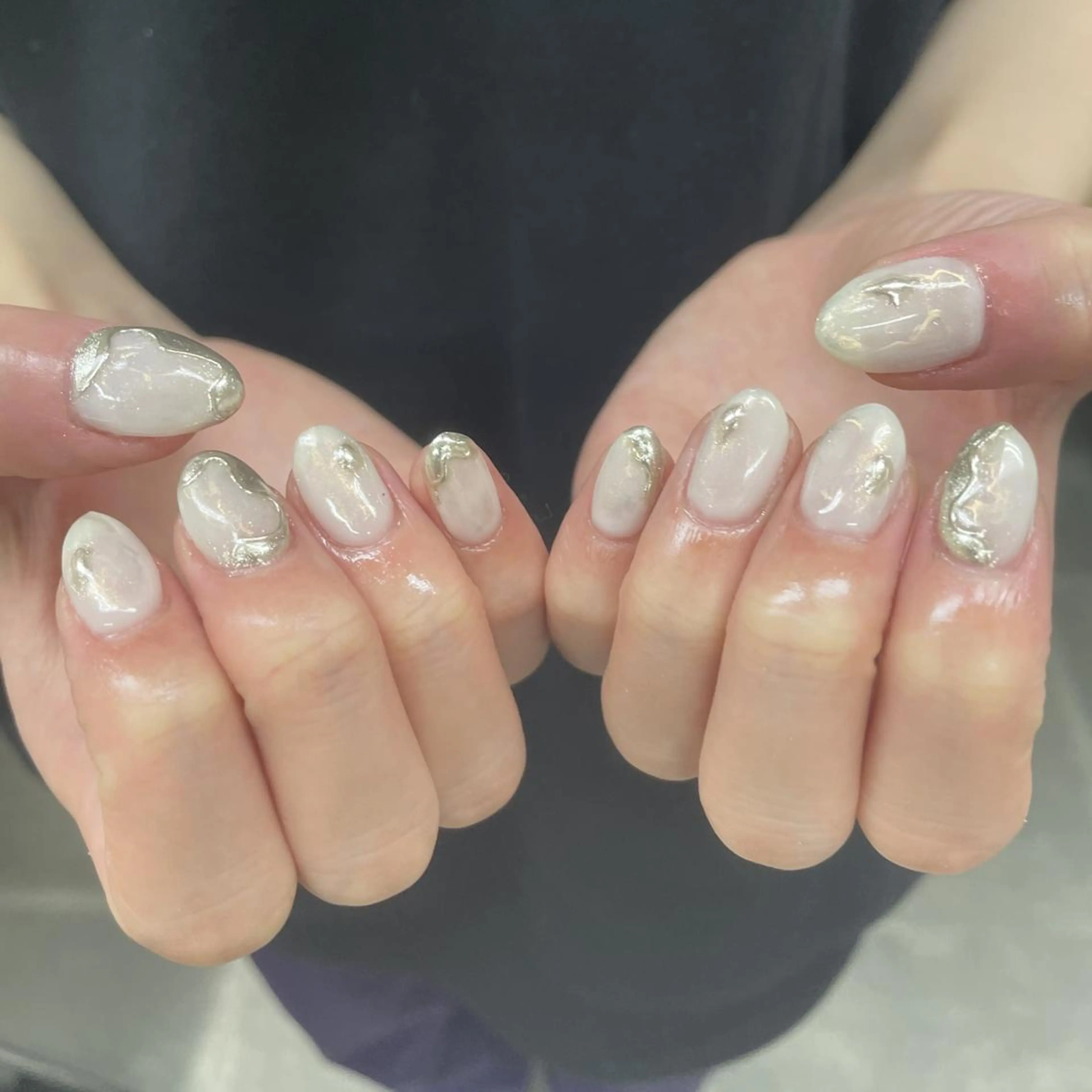 ネイル アートネイル べっ甲ネイル ジェルネイル グリーン キラキラネイル nailstudio eviz新宿店のネイルデザイン