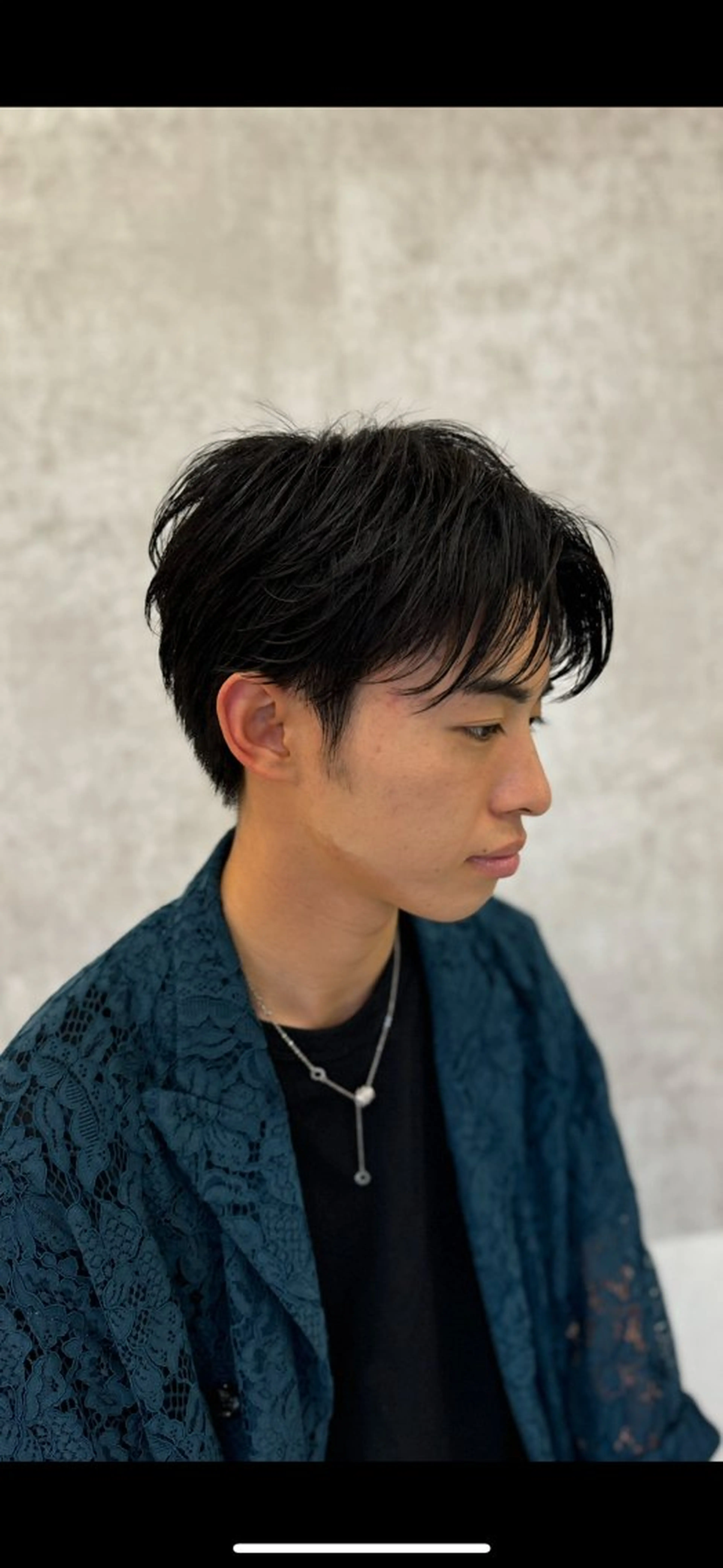 メンズ カット ラウンドマッシュシャ ドウニュアンスパーマのヘアスタイル