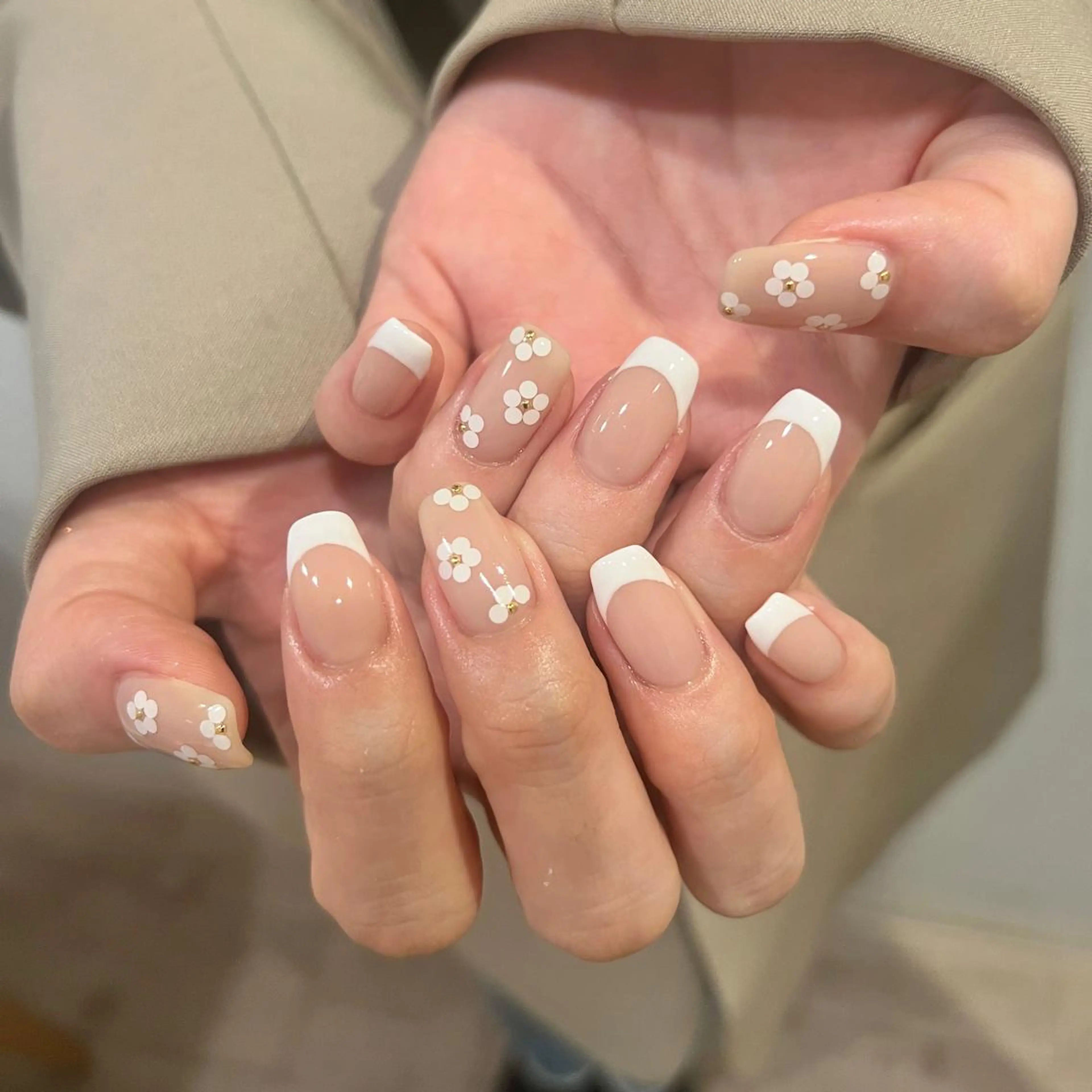 ネイル アートネイル フラワーネイル フレンチネイル 持ち込み ニュアンスネイル ハンドネイル REHTOF 【銀座駅徒歩1分】のネイルデザイン