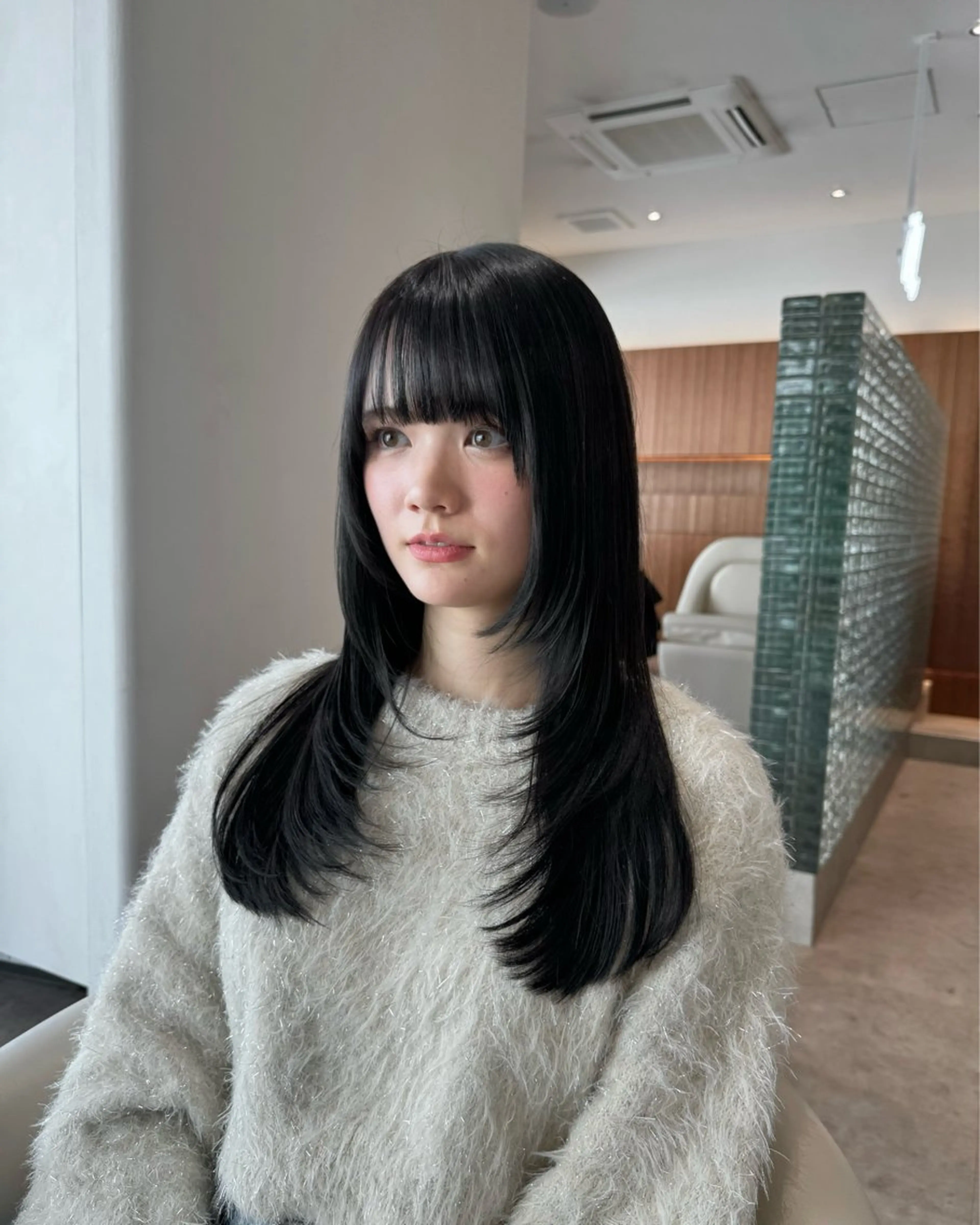ロング カラー 黒髪 ブルーカラー ブルーブラック ダークグレー ダークグレージュ 韓国レイヤー🇰🇷 韓国研修◎渋谷カイトのヘアスタイル