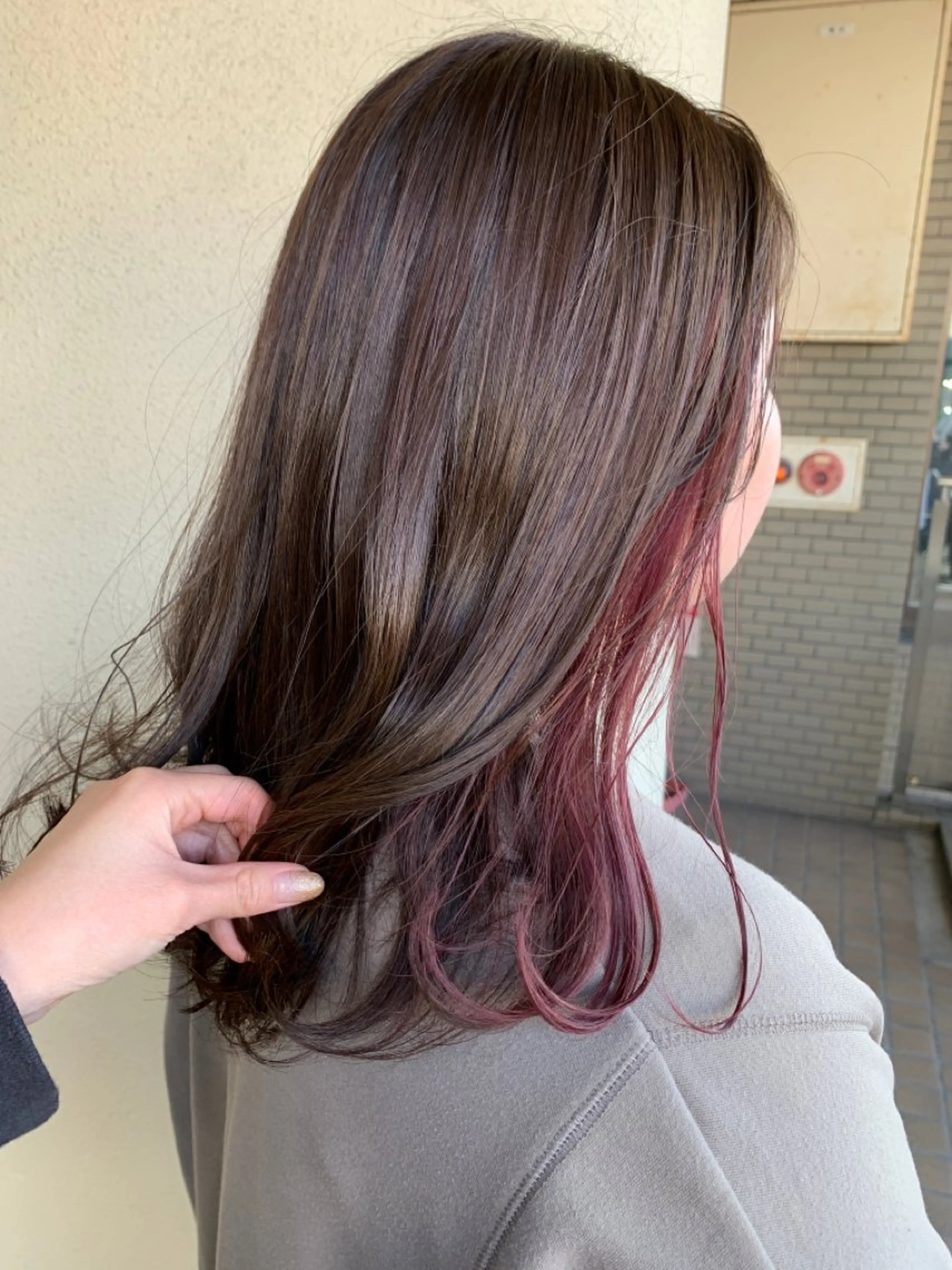 ミディアム カラー インナーカラー ピンクカラー カット ヘアカラー regalo Acari🍎のヘアスタイル