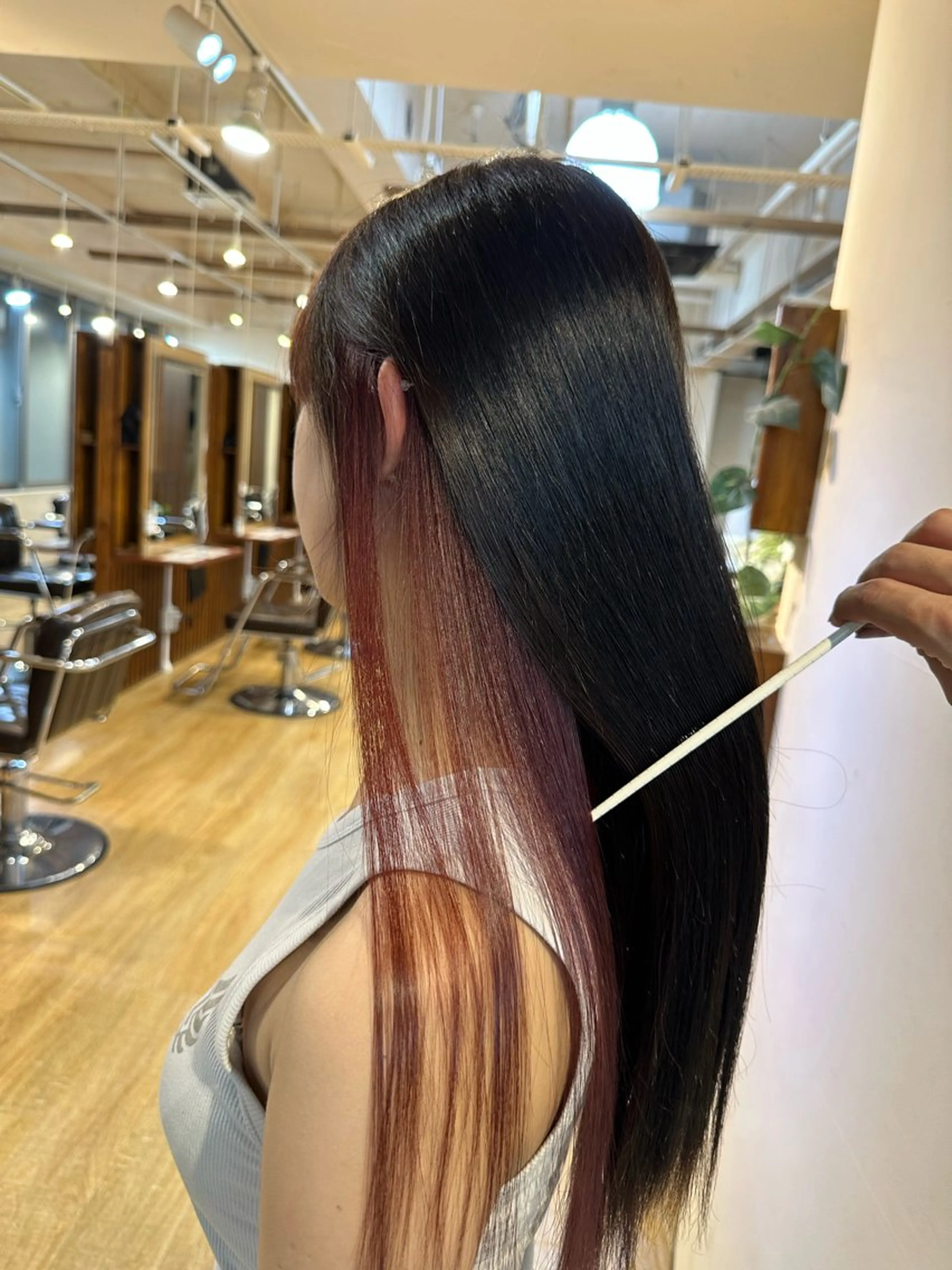 ロング カラー インナーカラー 海外ガール ハイトーン　竹井俊介のヘアスタイル