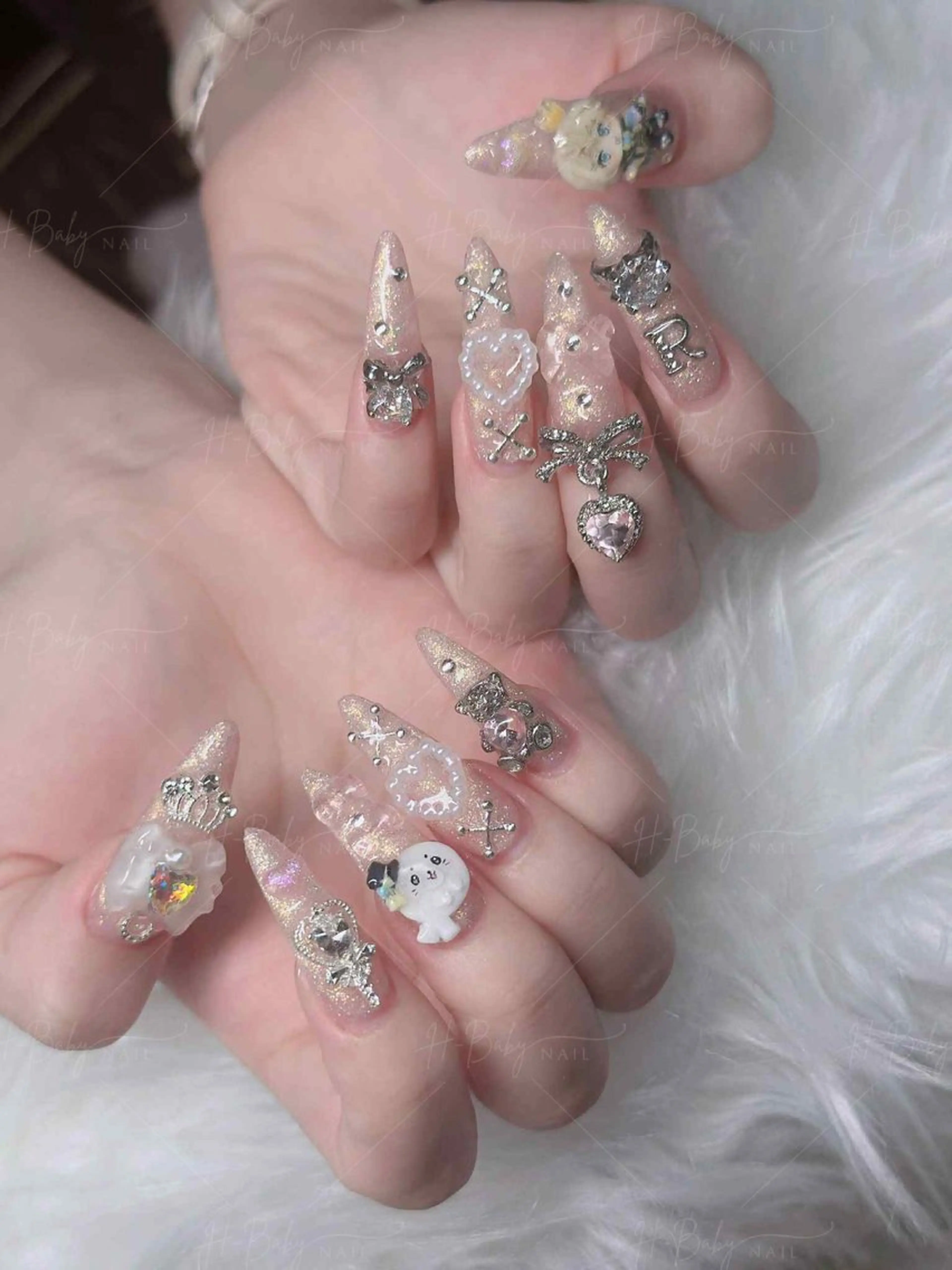 ネイル フレンチネイル ジェルネイル ハロウィン キラキラネイル 韓国ネイル H.babynailsalon所属・H.baby Nail Salonのネイルデザイン