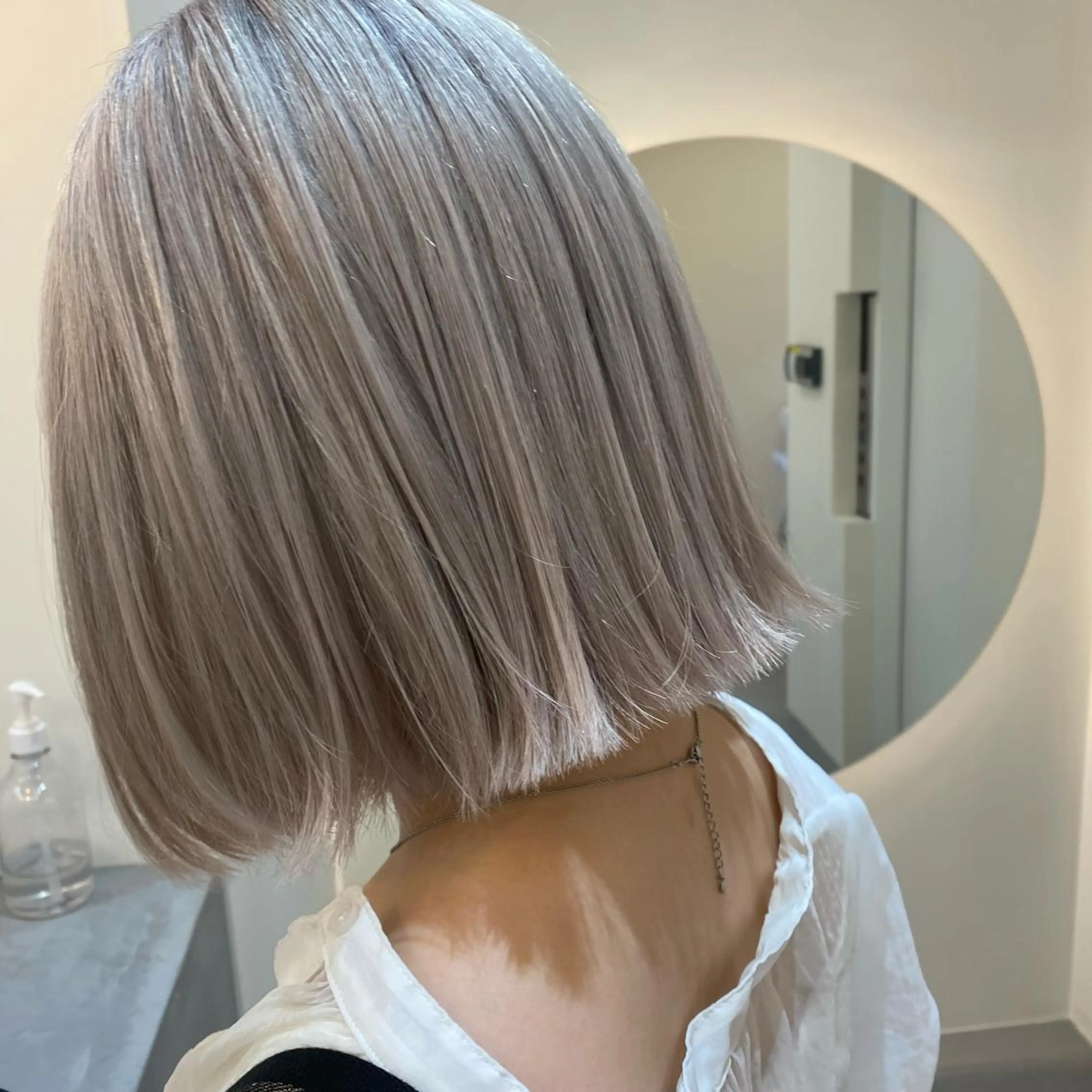 ショート カラー ベージュカラー ホワイトベージュ カット ヘアカラー ハイトーン✨ボブ✨ よしのりのヘアスタイル
