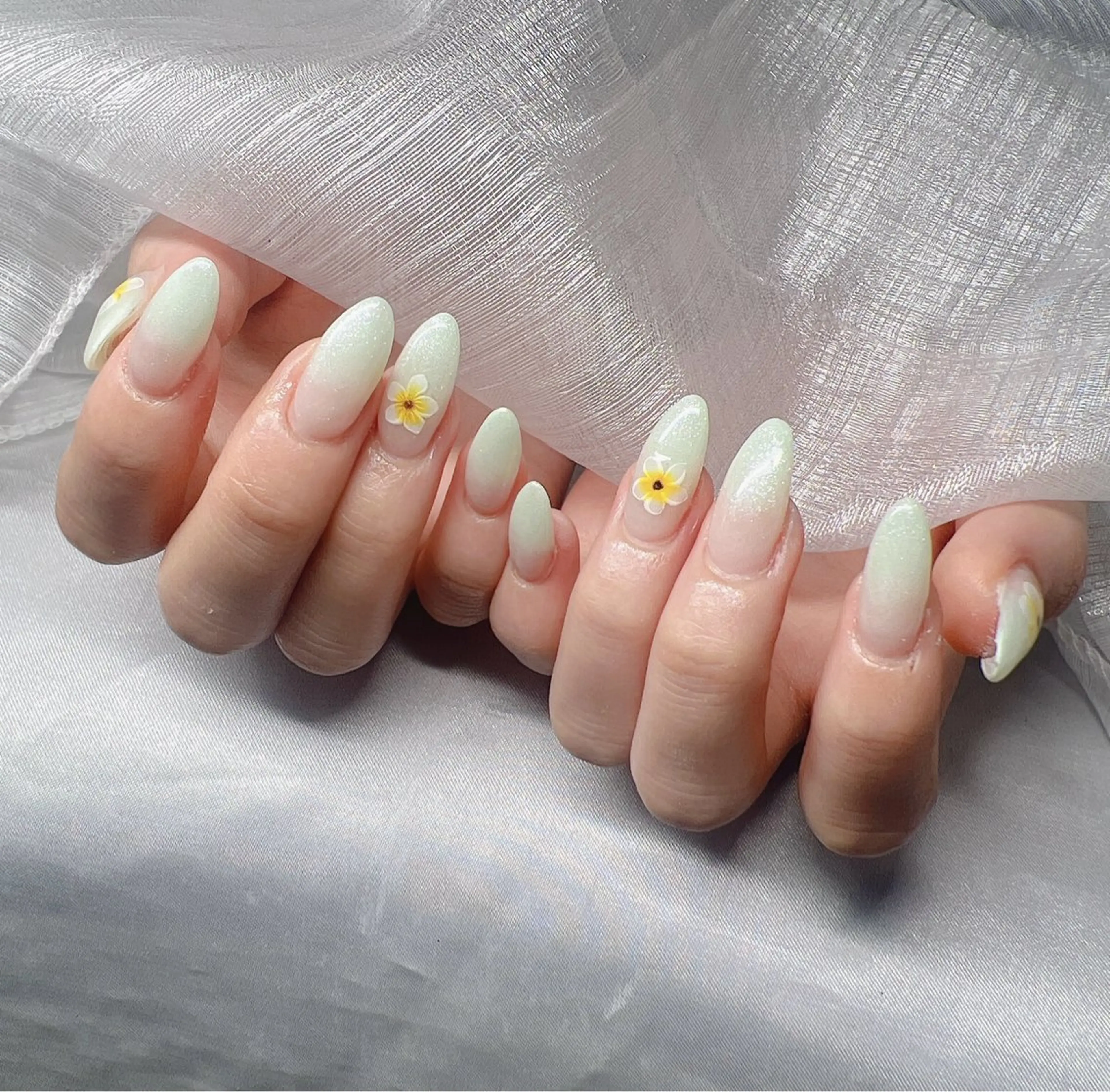 ネイル 長さ出し グラデーション 卒業式 キラキラネイル マグネットネイル ハンドネイル Lee Nailsのネイルデザイン