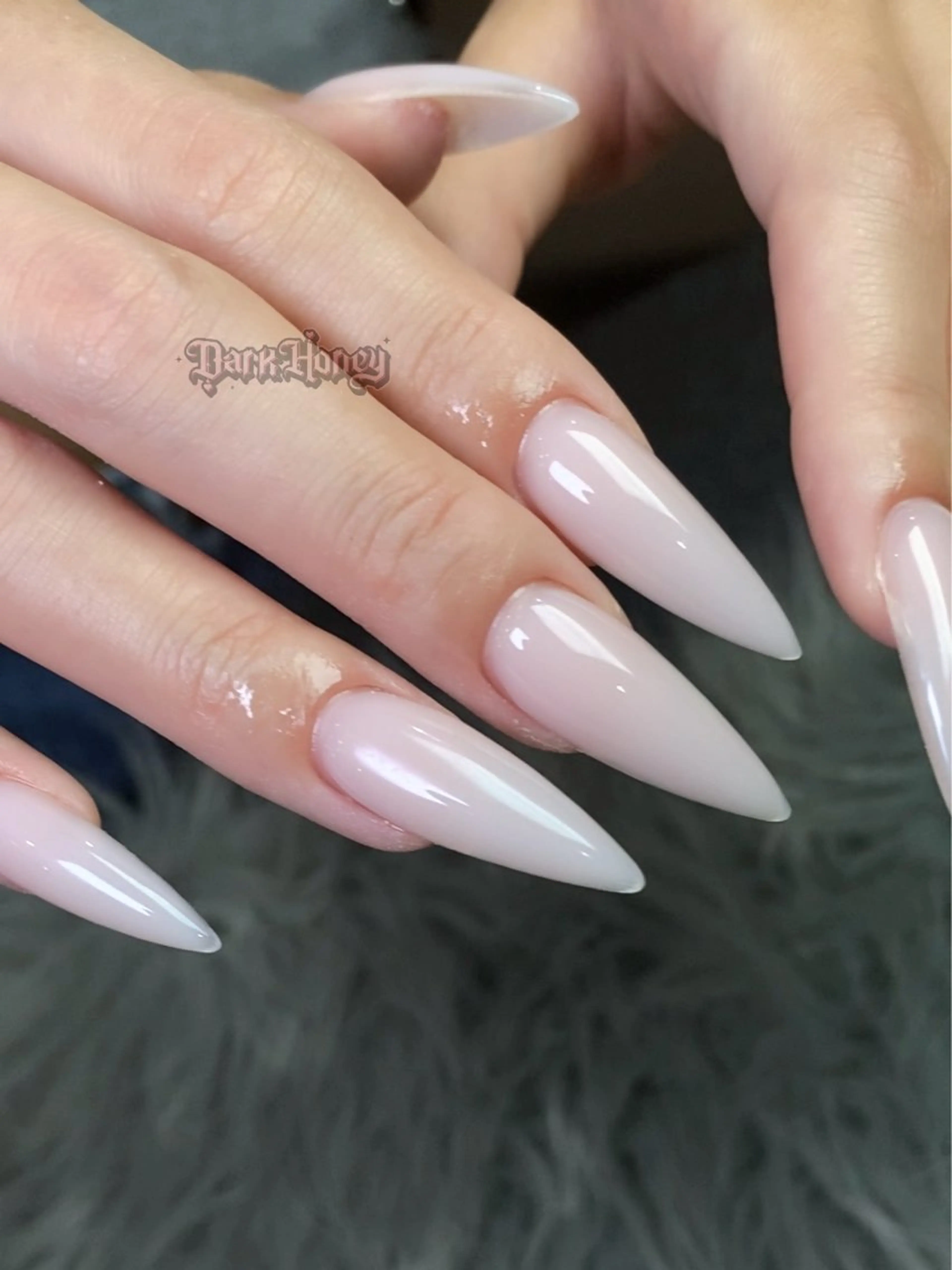 ネイル Dark Honey Kikiのネイルデザイン