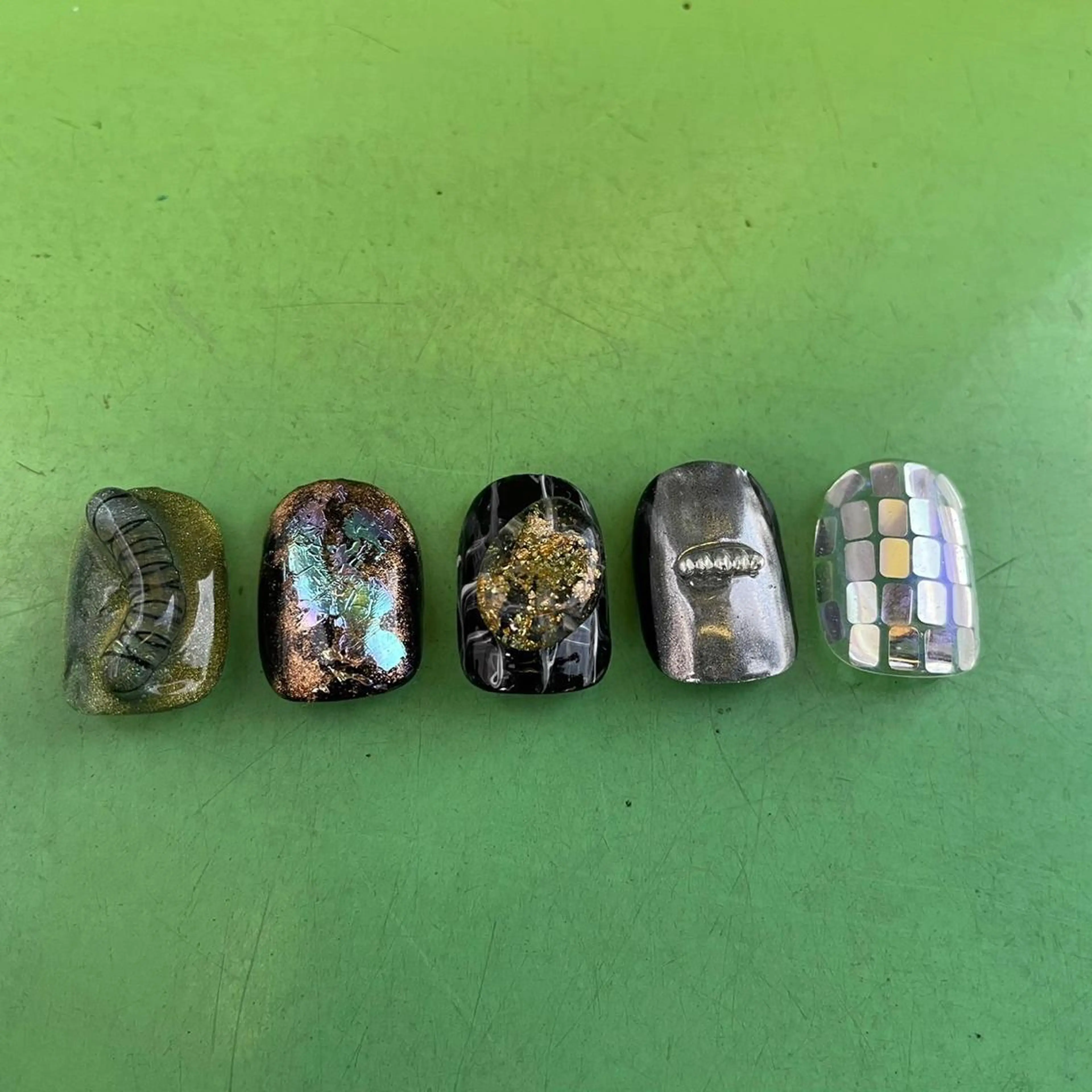 ミディアム NEOUV NAILのネイルデザイン