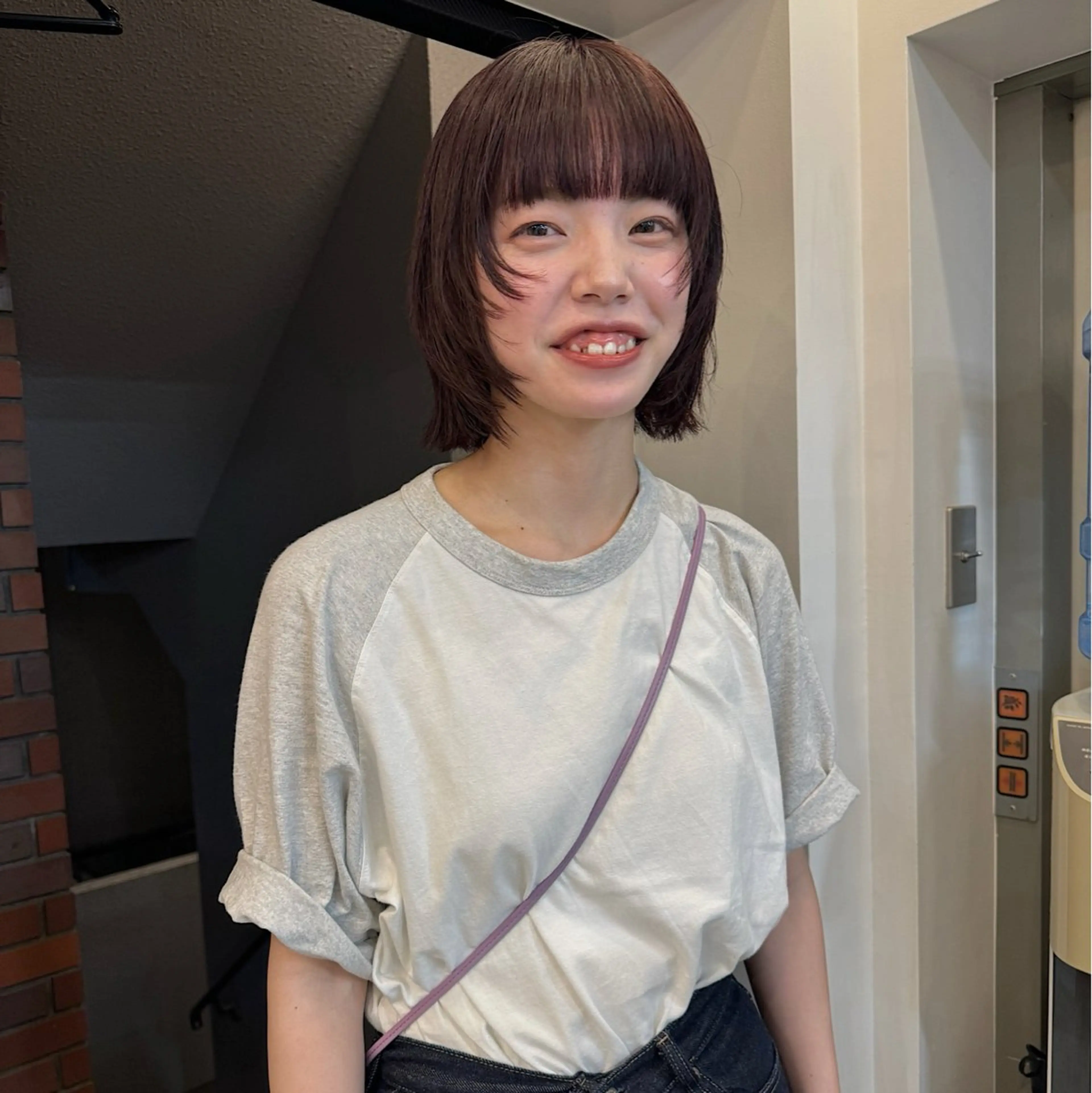 ミディアム カラー ヘアアレンジ ブリーチ ダブルカラー ボブ ワイドバング カット 🌐サトウ リョウ🌐のヘアスタイル