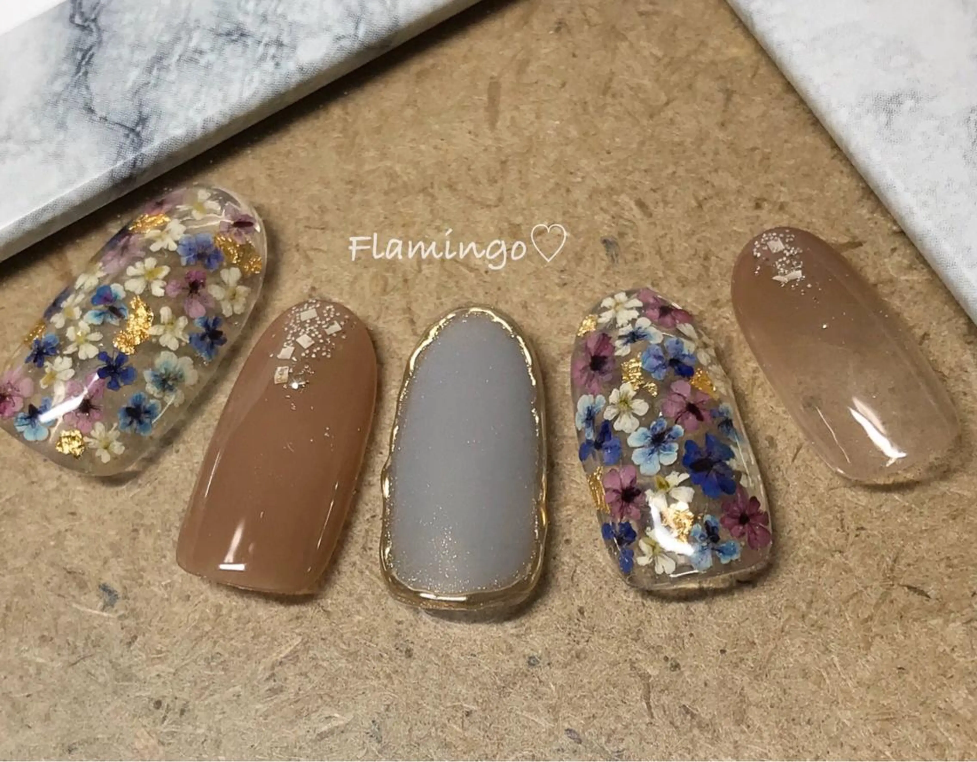 ネイル フラワーネイル ジェルネイル グラデーション ラメ(グリッター) ミラーネイル シンプル／上品／爪育 ☺︎Flamingoのネイルデザイン