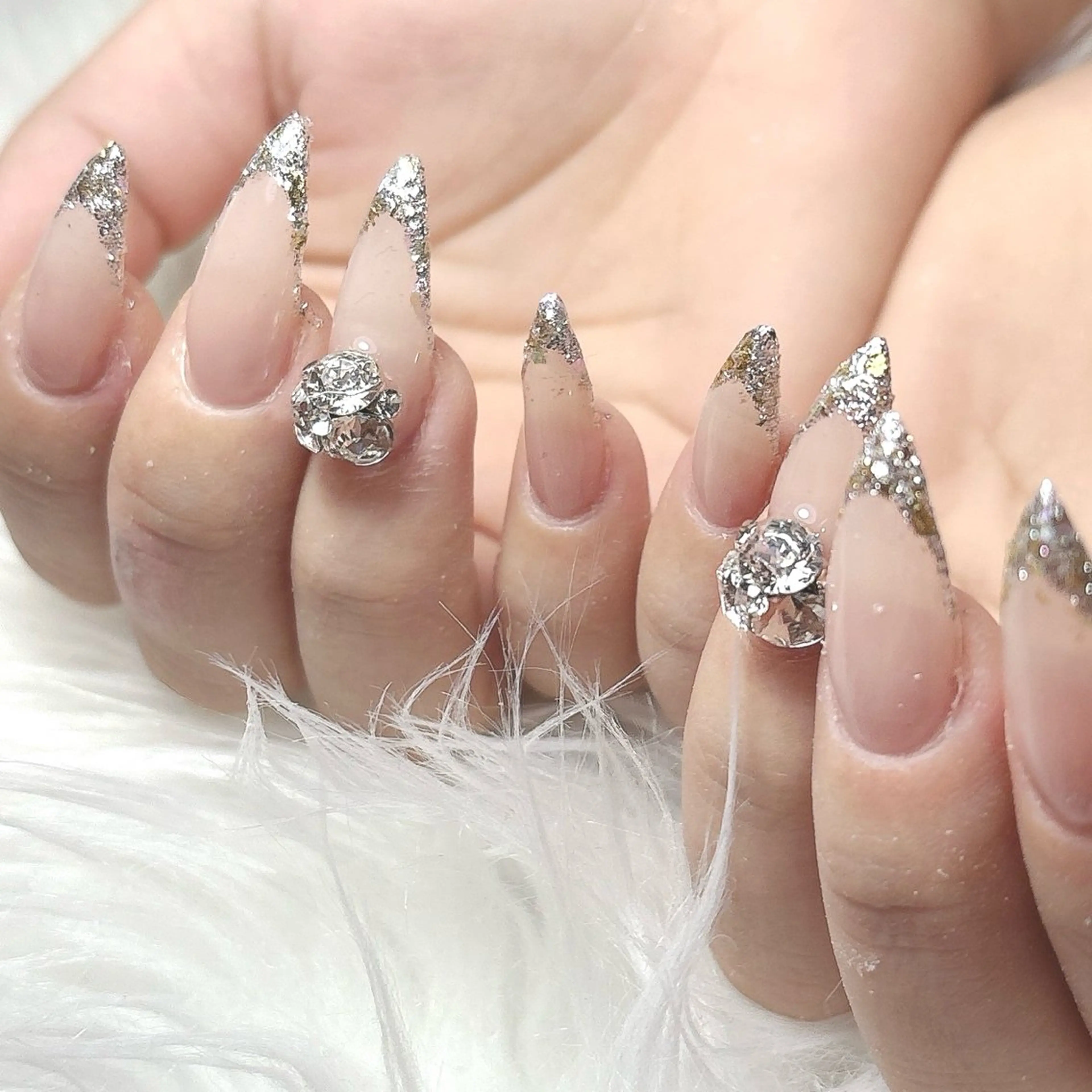 ネイル フレンチネイル ガラスフレンチ ハンドネイル LIB VALLA Yuri🍭🖤のネイルデザイン