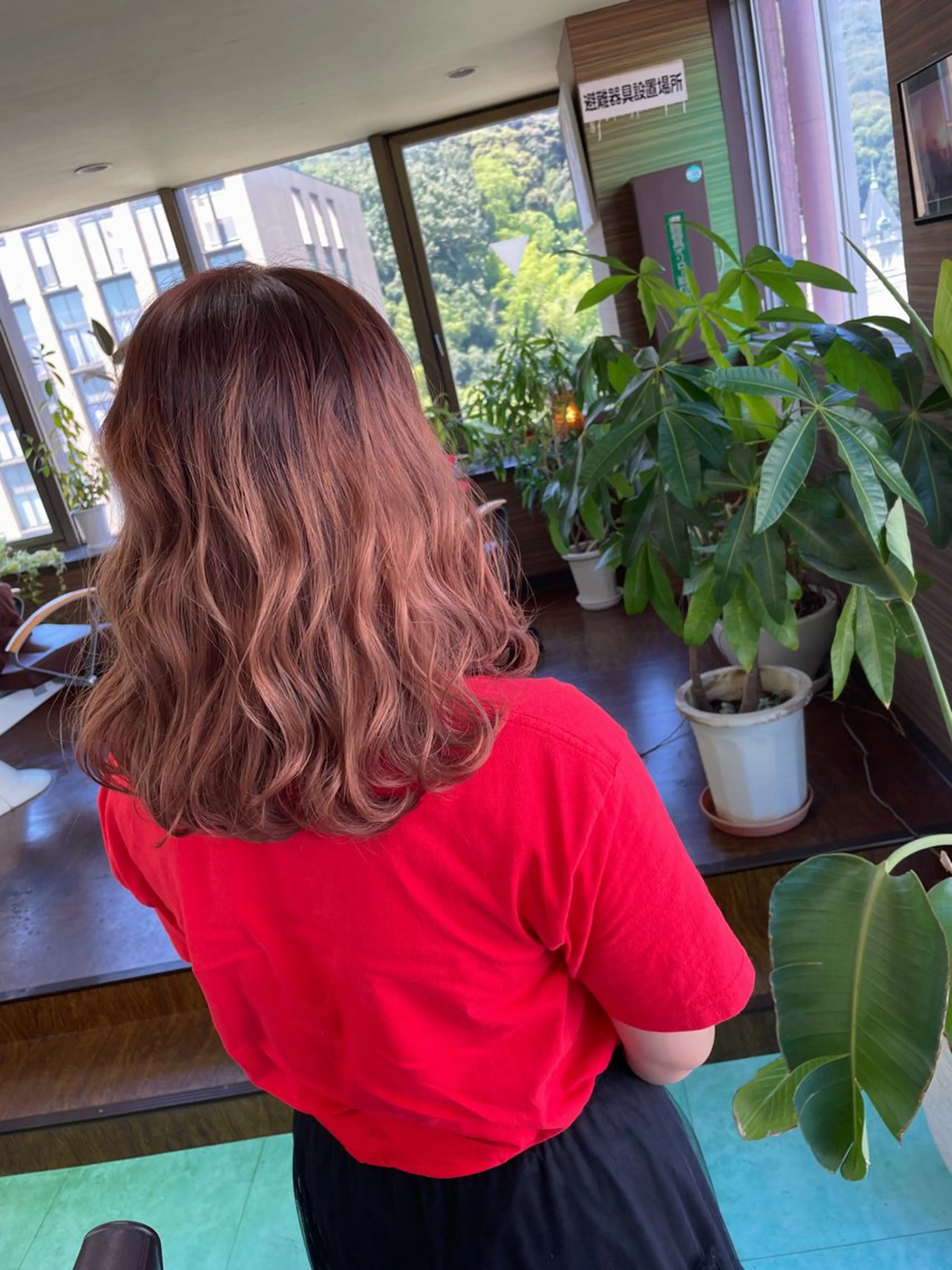 ミディアム カラー ベージュカラー ブリーチ オレンジ オレンジベージュ ヘアカラー 土居 正季のヘアスタイル