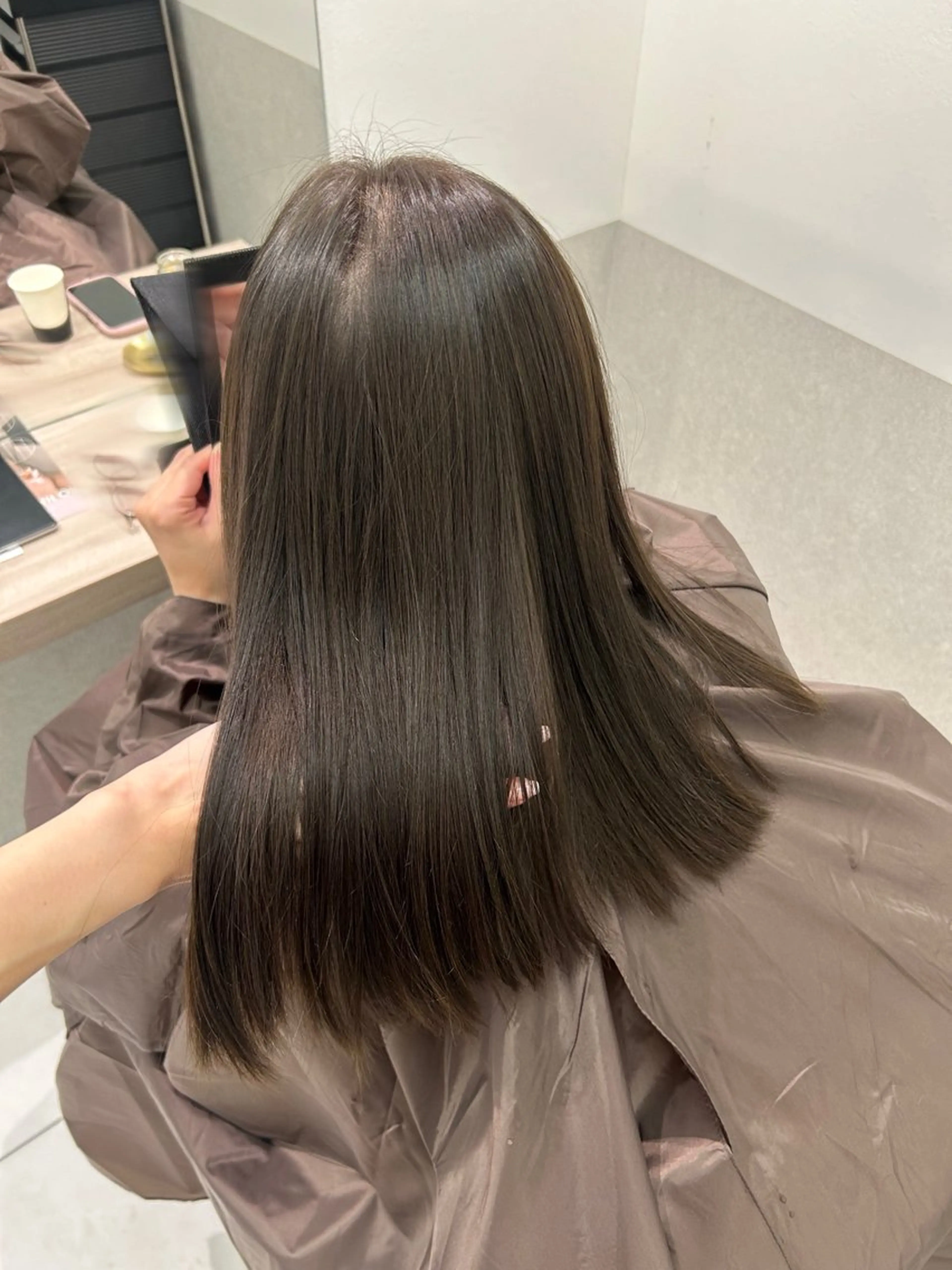 ミディアム カラー カット ヘアカラー トリートメント オリーブ/アッシュ やわらか透明感カラーのヘアスタイル