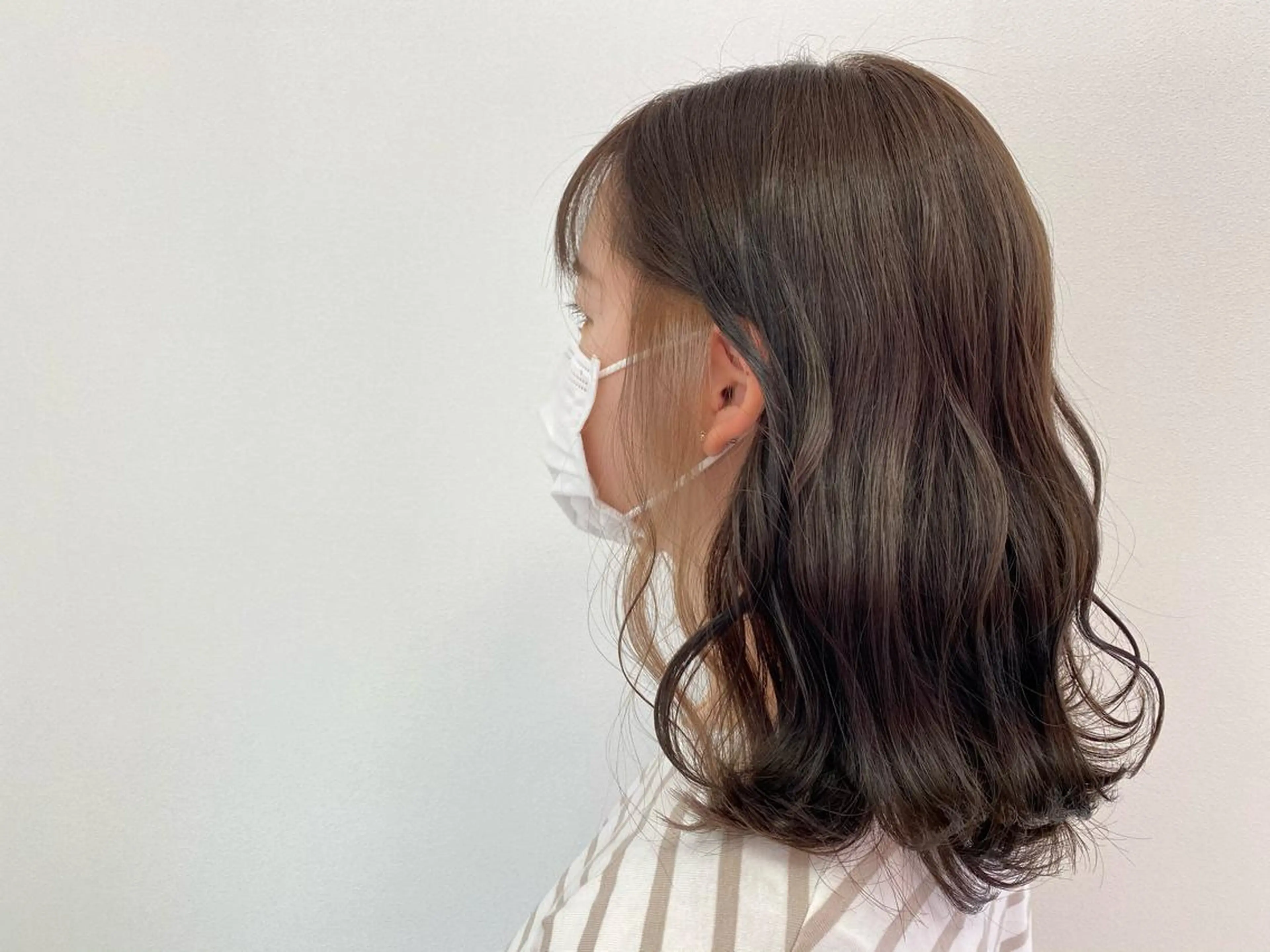 ミディアム カラー ベージュカラー イヤリングカラー 上田 和紀子のヘアスタイル