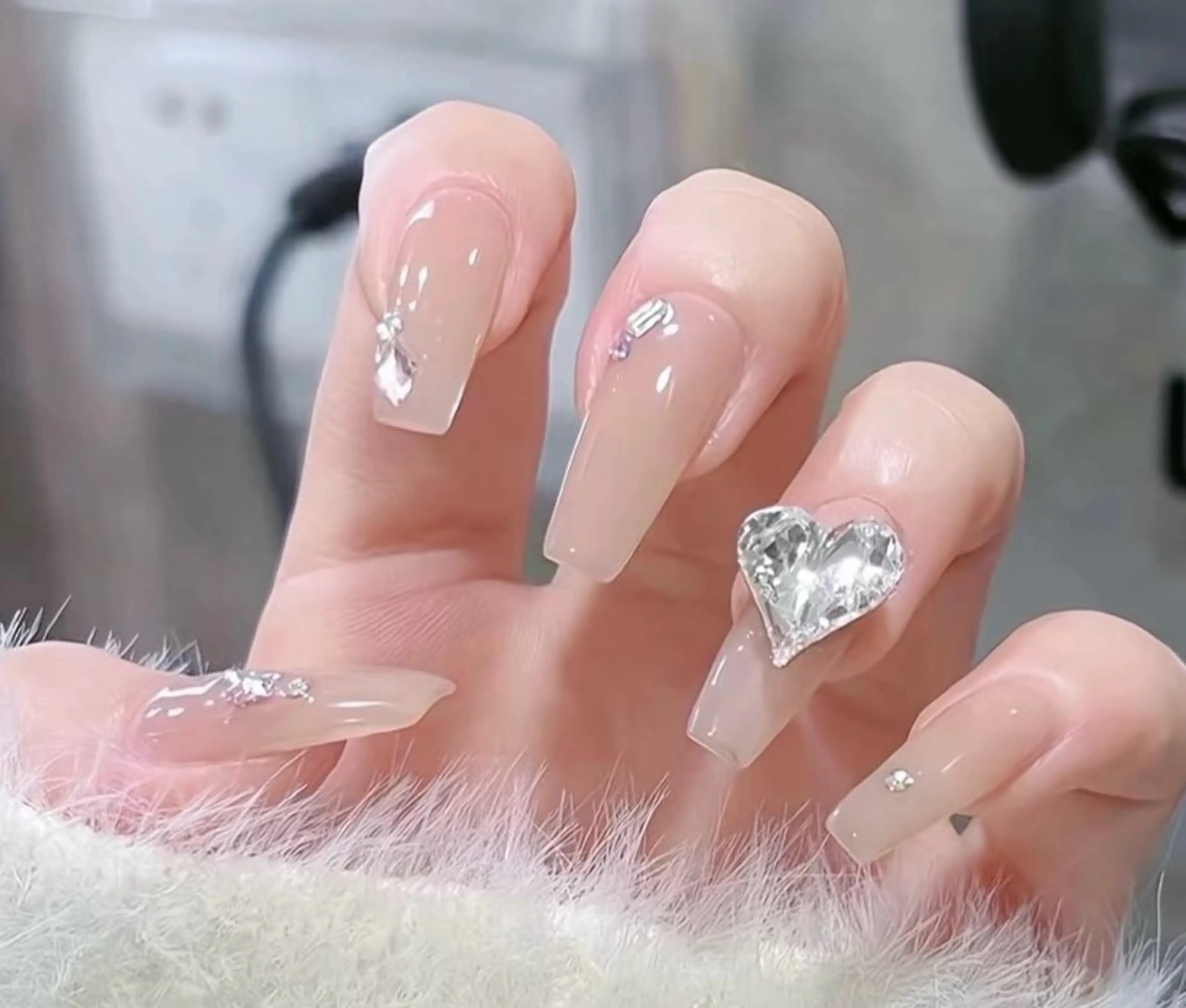 ネイル チークネイル 長さ出し フラワーネイル フレンチネイル ガーリー SunNail池袋駅 ワンホンネイルのネイルデザイン
