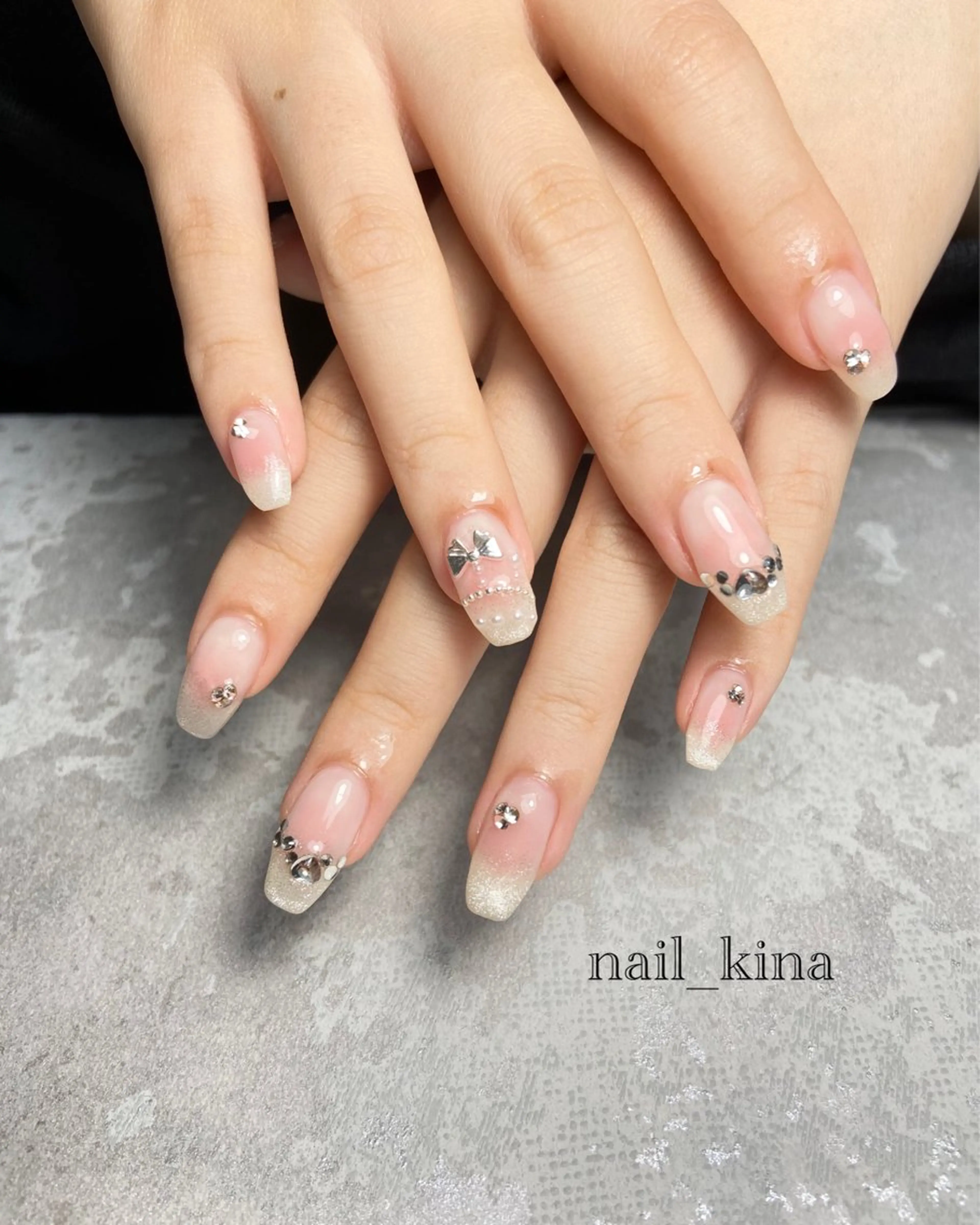 ネイル チークネイル ガーリー ワンホンネイル ハンドネイル nail_ kinaのネイルデザイン