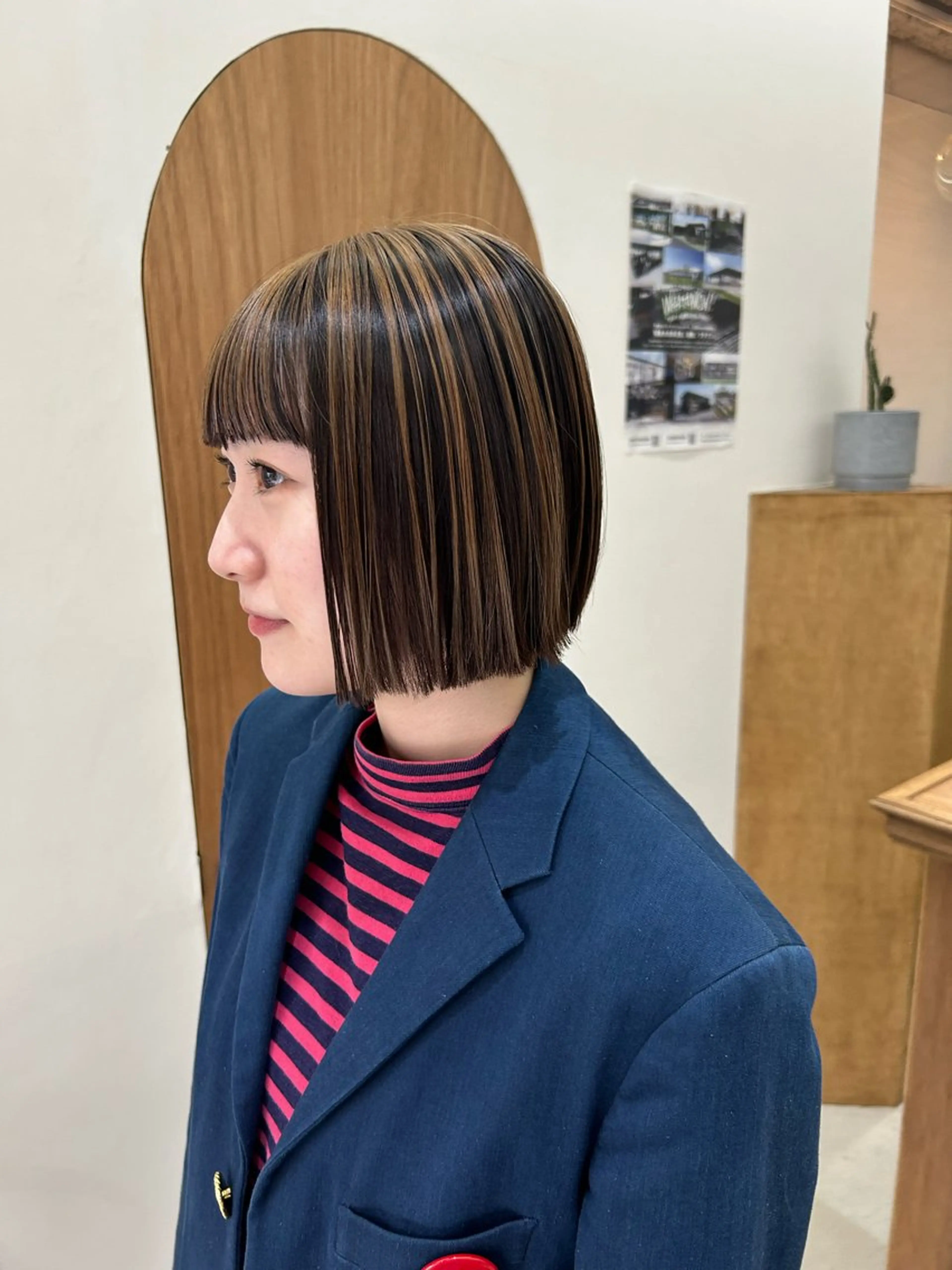 ショート ボブ ヘアカラー なつめ🐶ショート ベージュカラーのヘアスタイル
