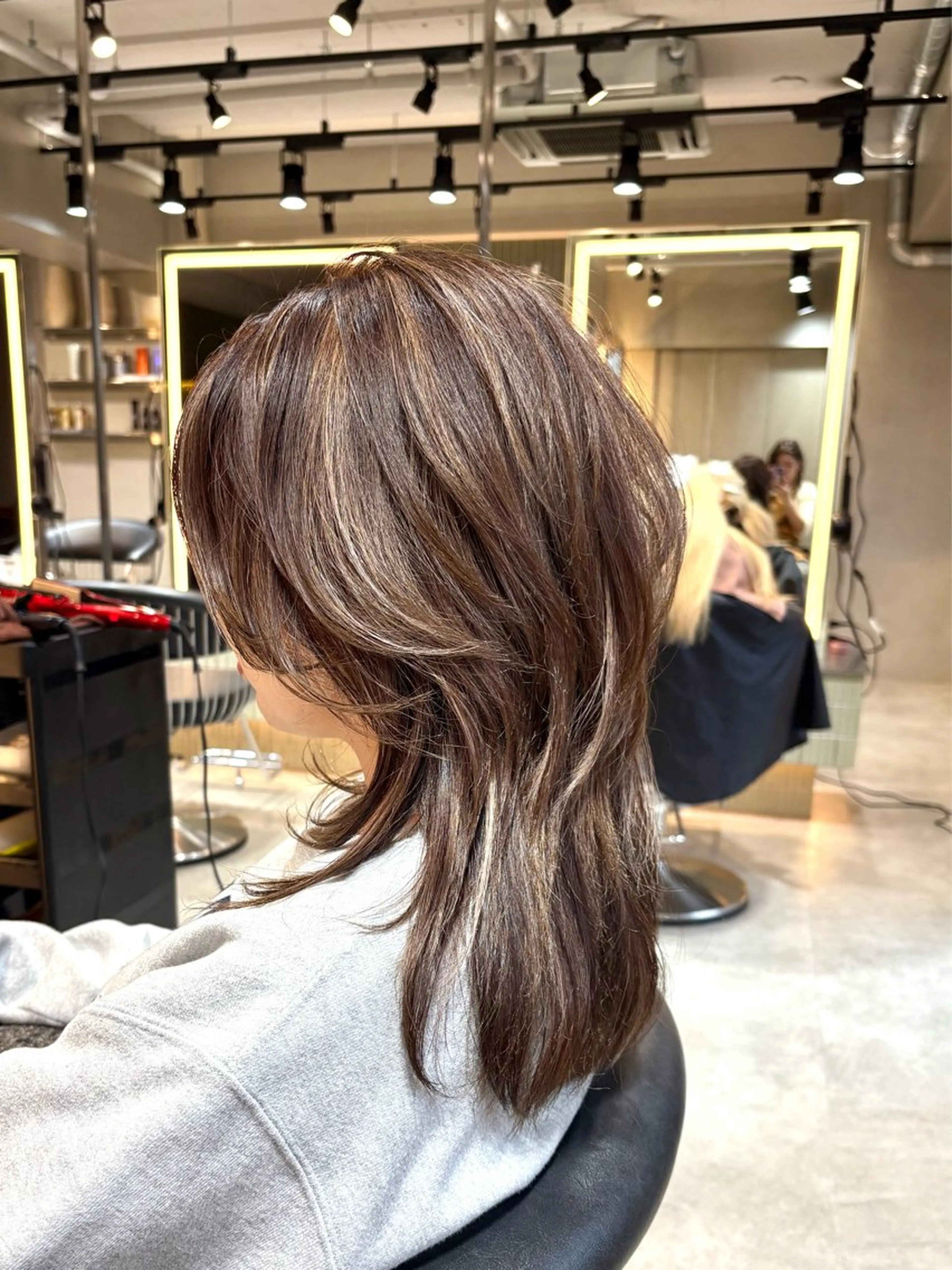 セミロング カット ヘアカラー トリートメント 🩵縮毛矯正/ブリー チ/髪質改善/いつかのヘアスタイル