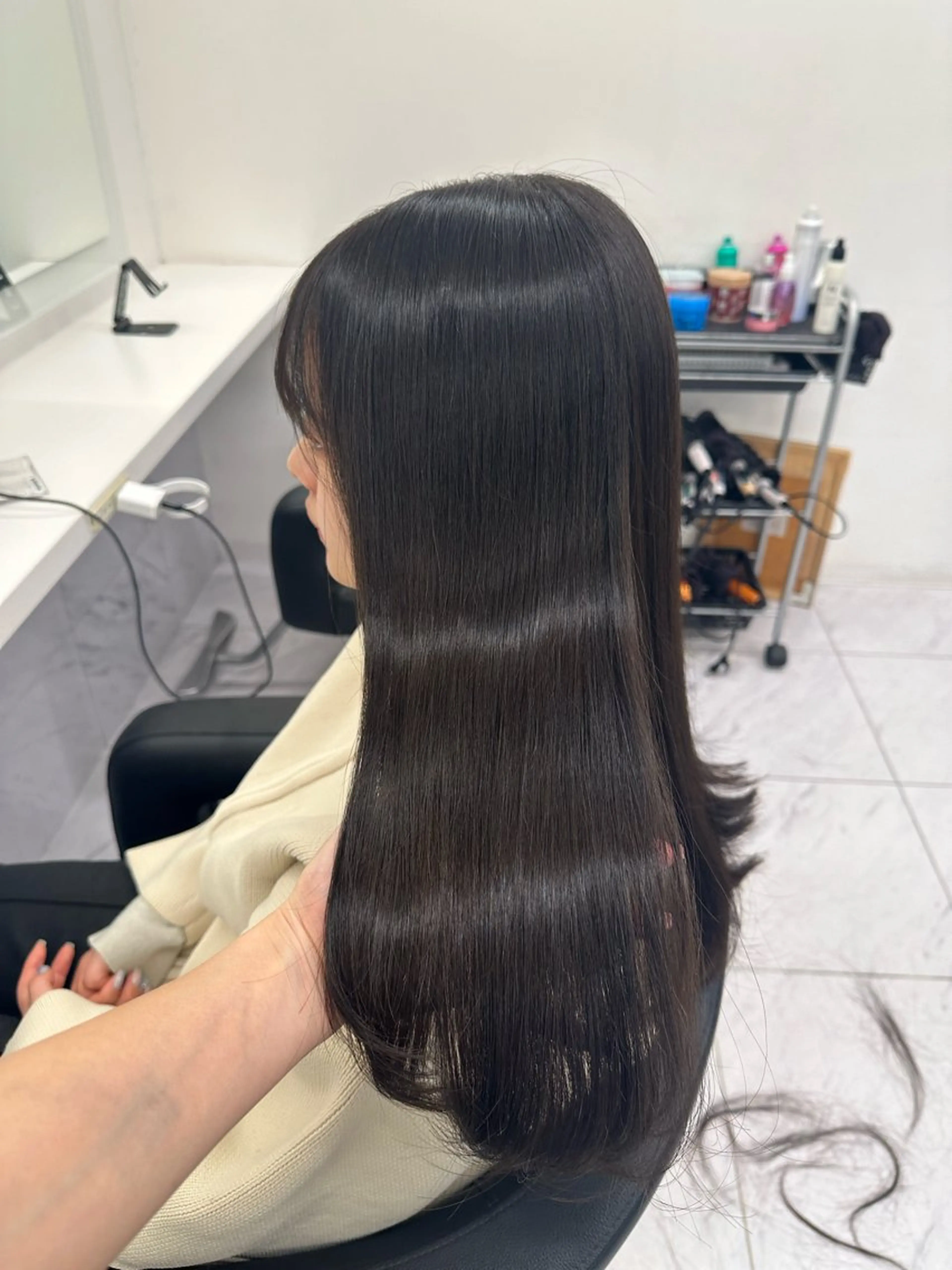 ロング カラー ベージュカラー 黒髪 ブリーチ ブルーカラー ブルーブラック ヘアカラー 🪞ハイトーン🪞 🤍waka🤍のヘアスタイル